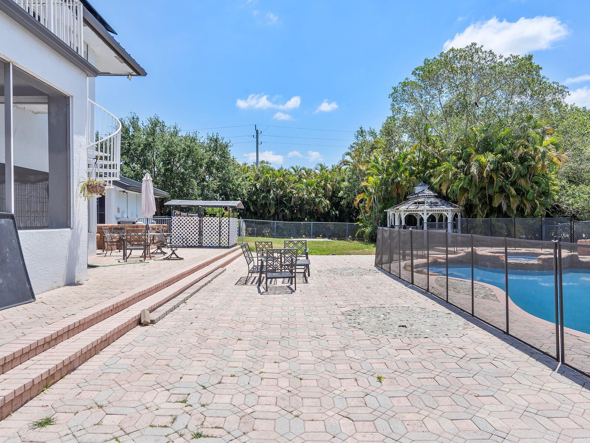 Shauna Leigh 155-23 B - Residential