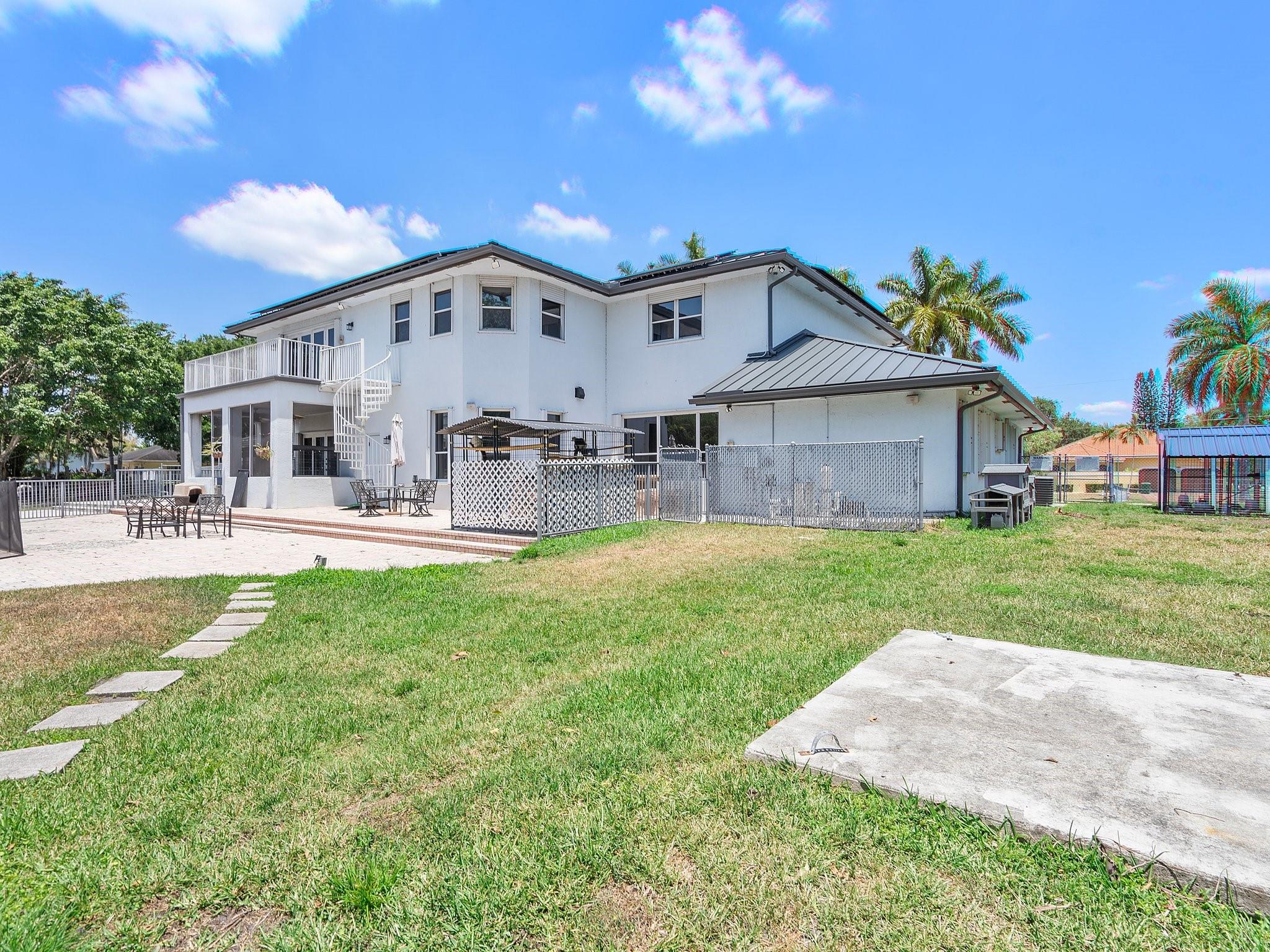 Shauna Leigh 155-23 B - Residential