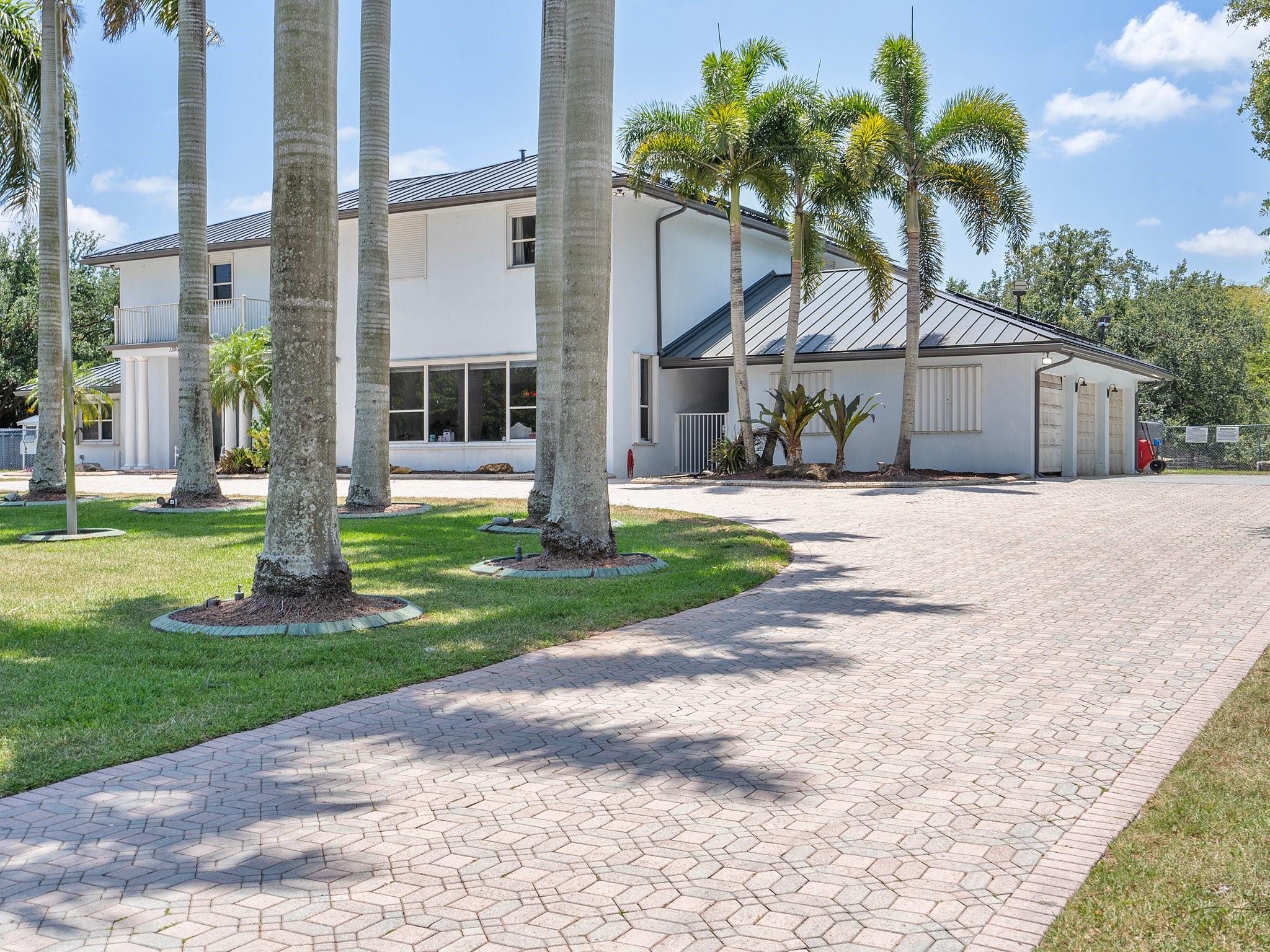 Shauna Leigh 155-23 B - Residential