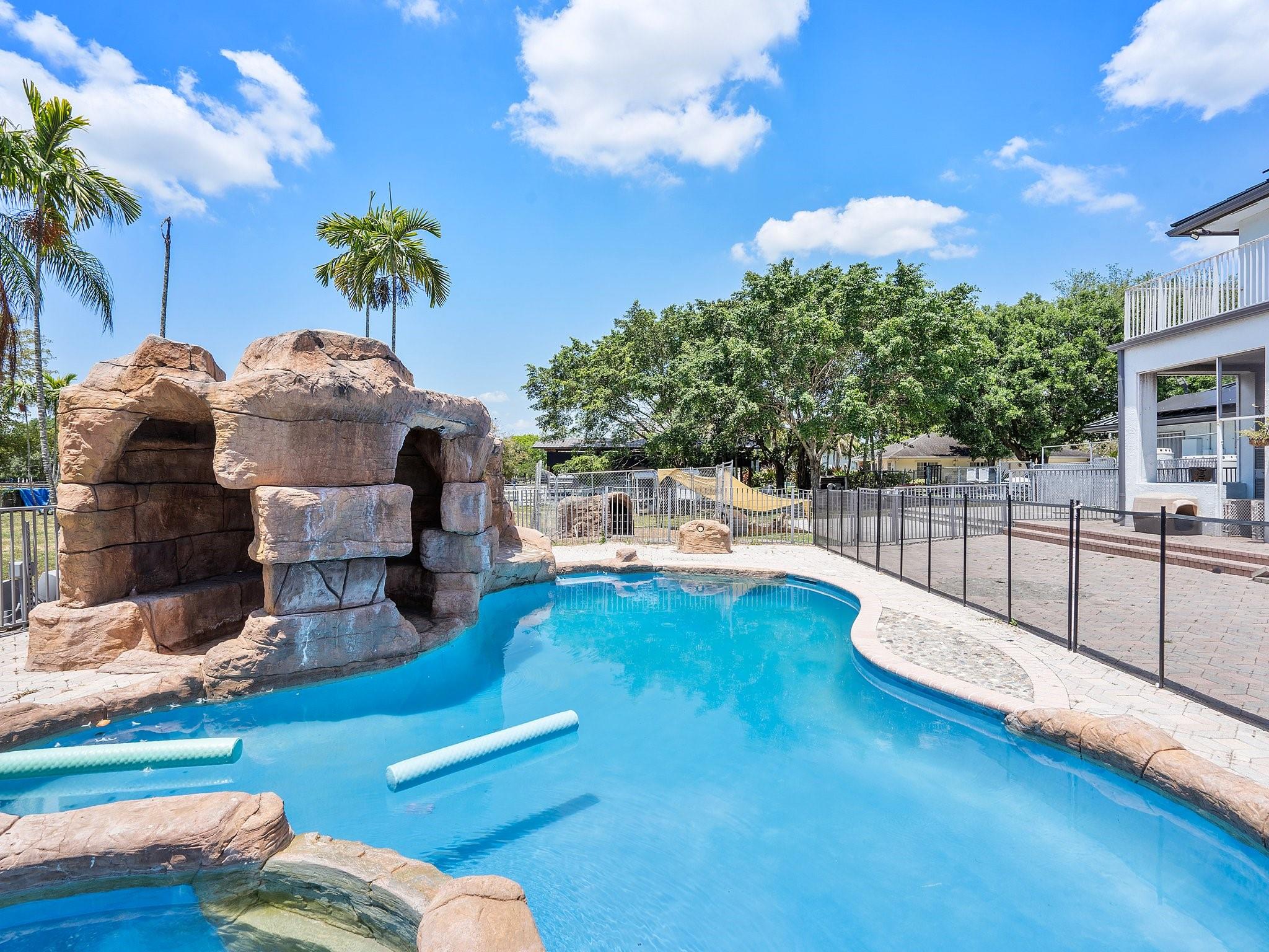 Shauna Leigh 155-23 B - Residential