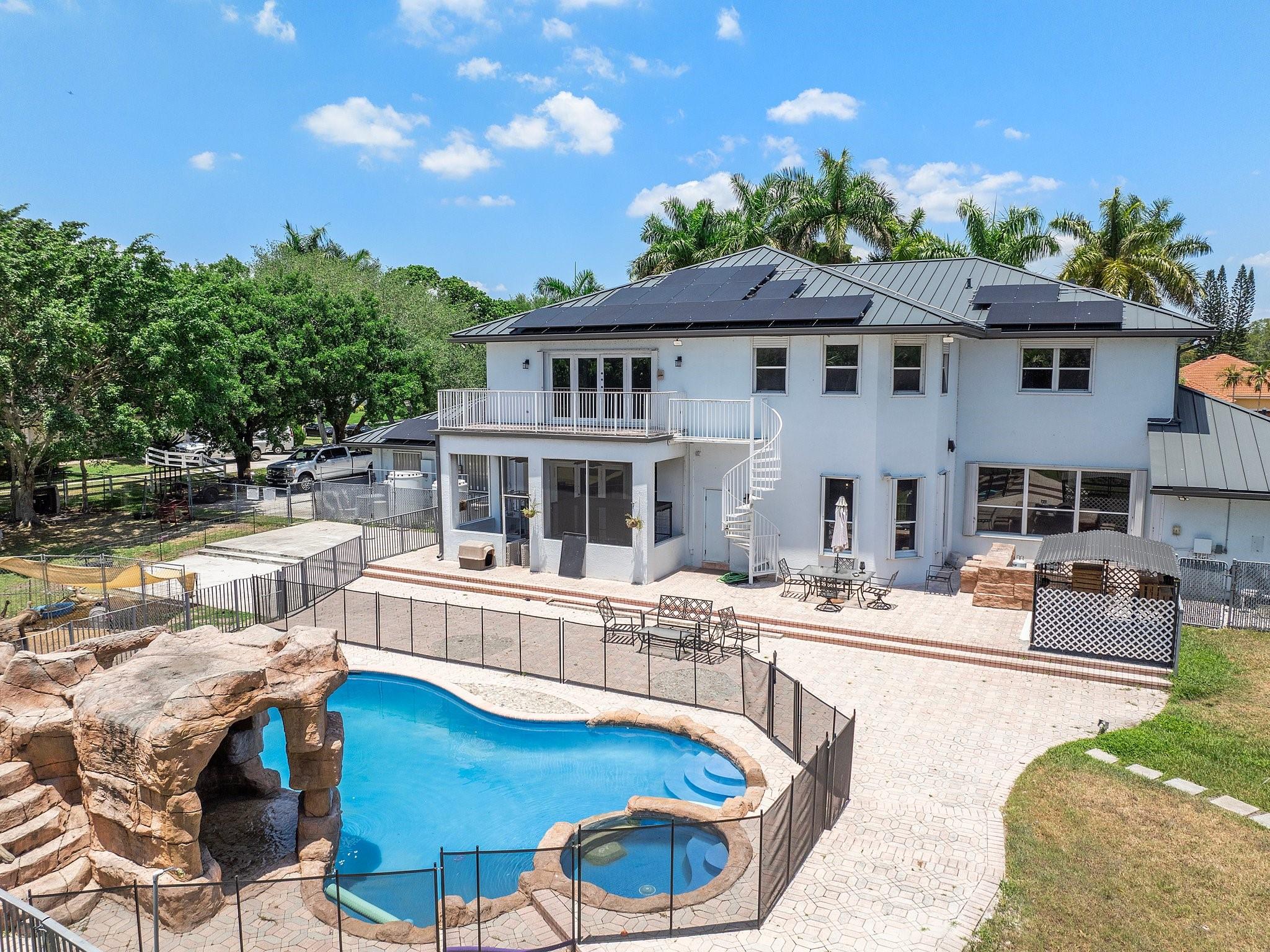 Shauna Leigh 155-23 B - Residential