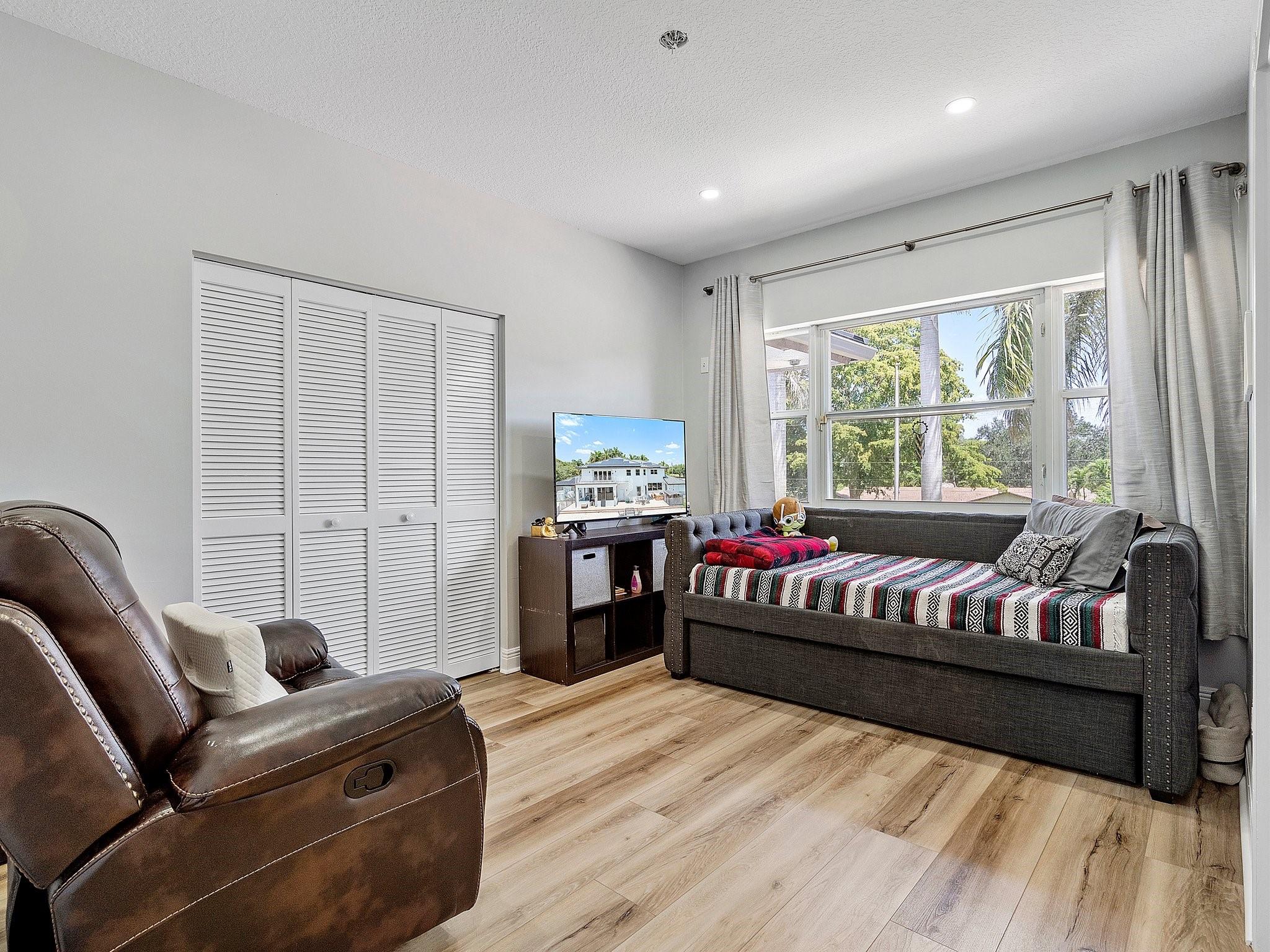 Shauna Leigh 155-23 B - Residential