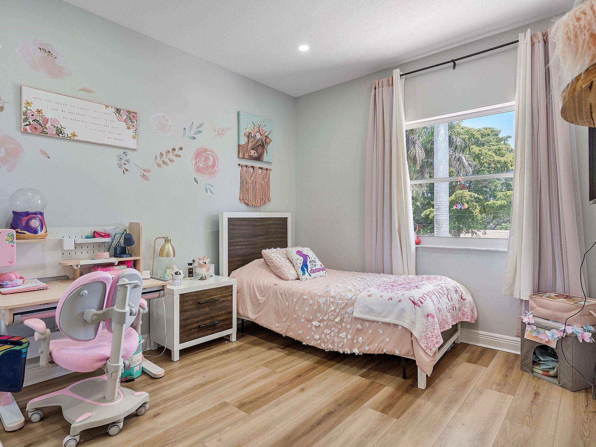 Shauna Leigh 155-23 B - Residential