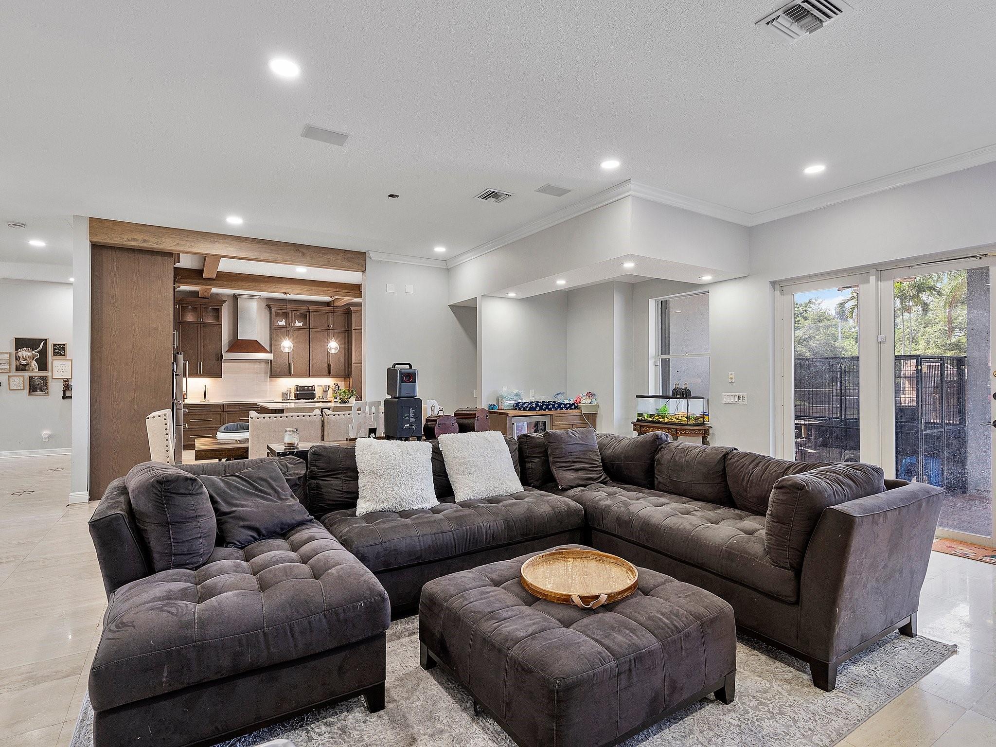 Shauna Leigh 155-23 B - Residential