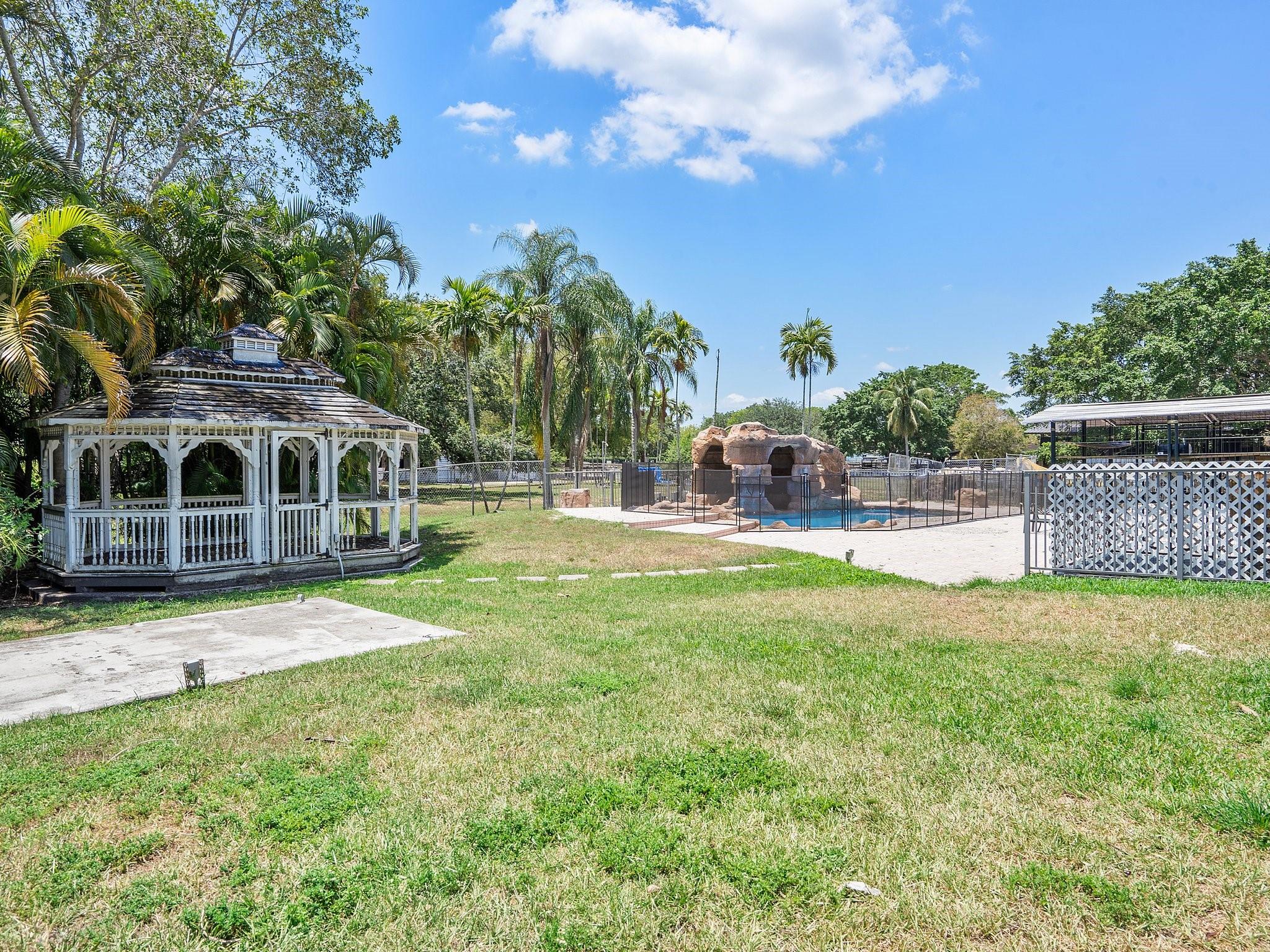 Shauna Leigh 155-23 B - Residential