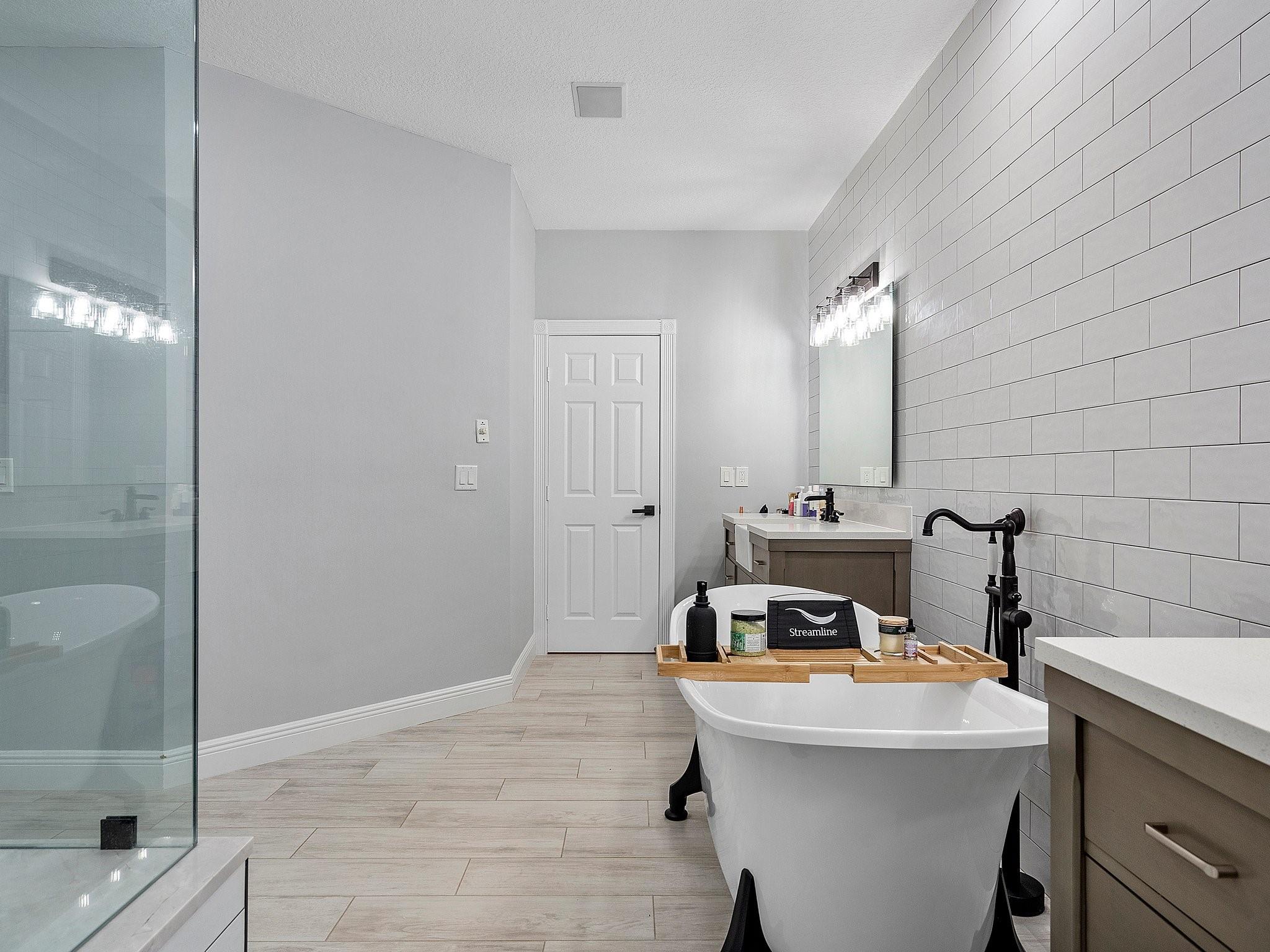 Shauna Leigh 155-23 B - Residential