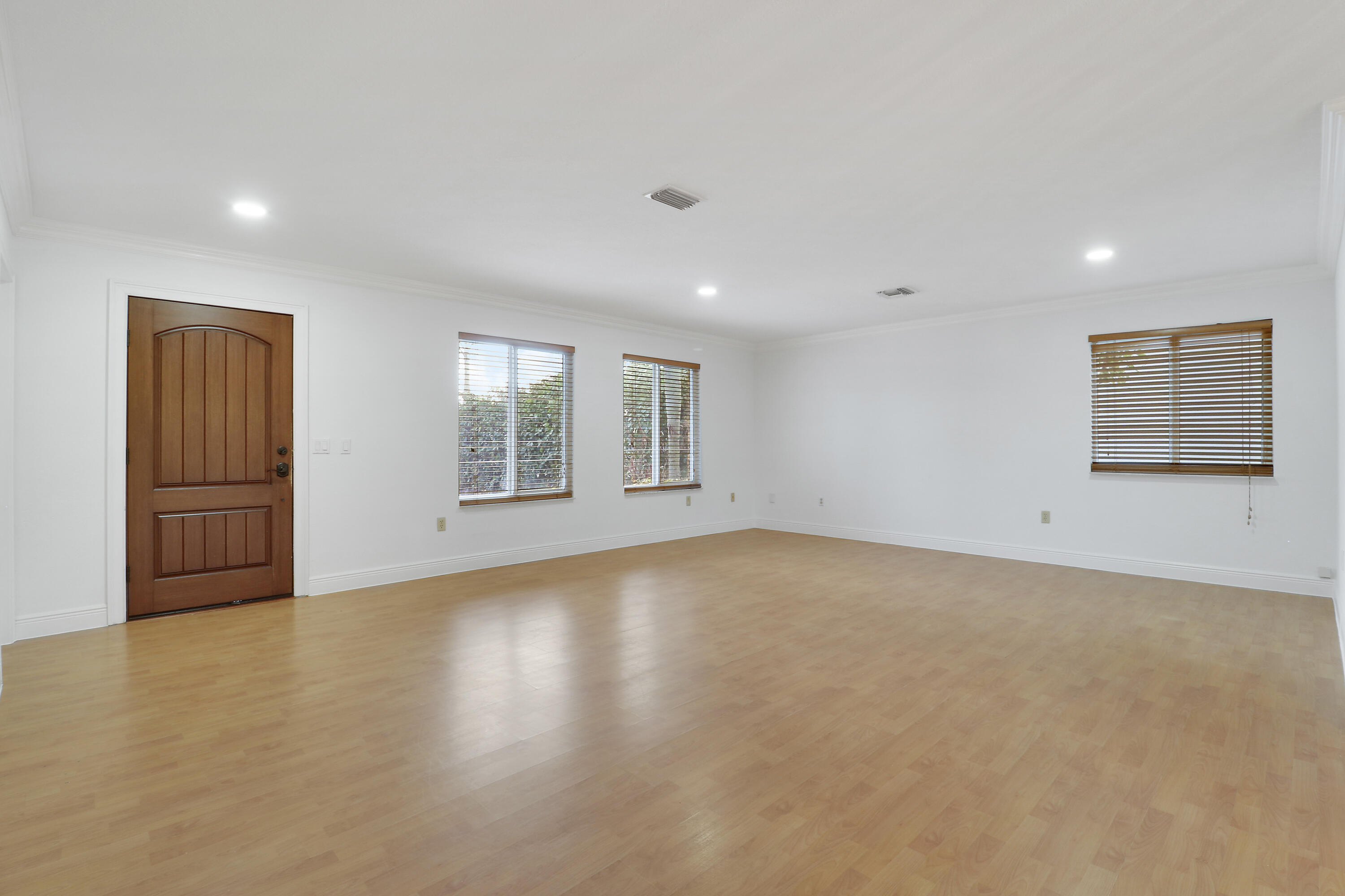 NORTH PALM BEACH HEIGHTS UNREC ON AM-45 - Residential Lease