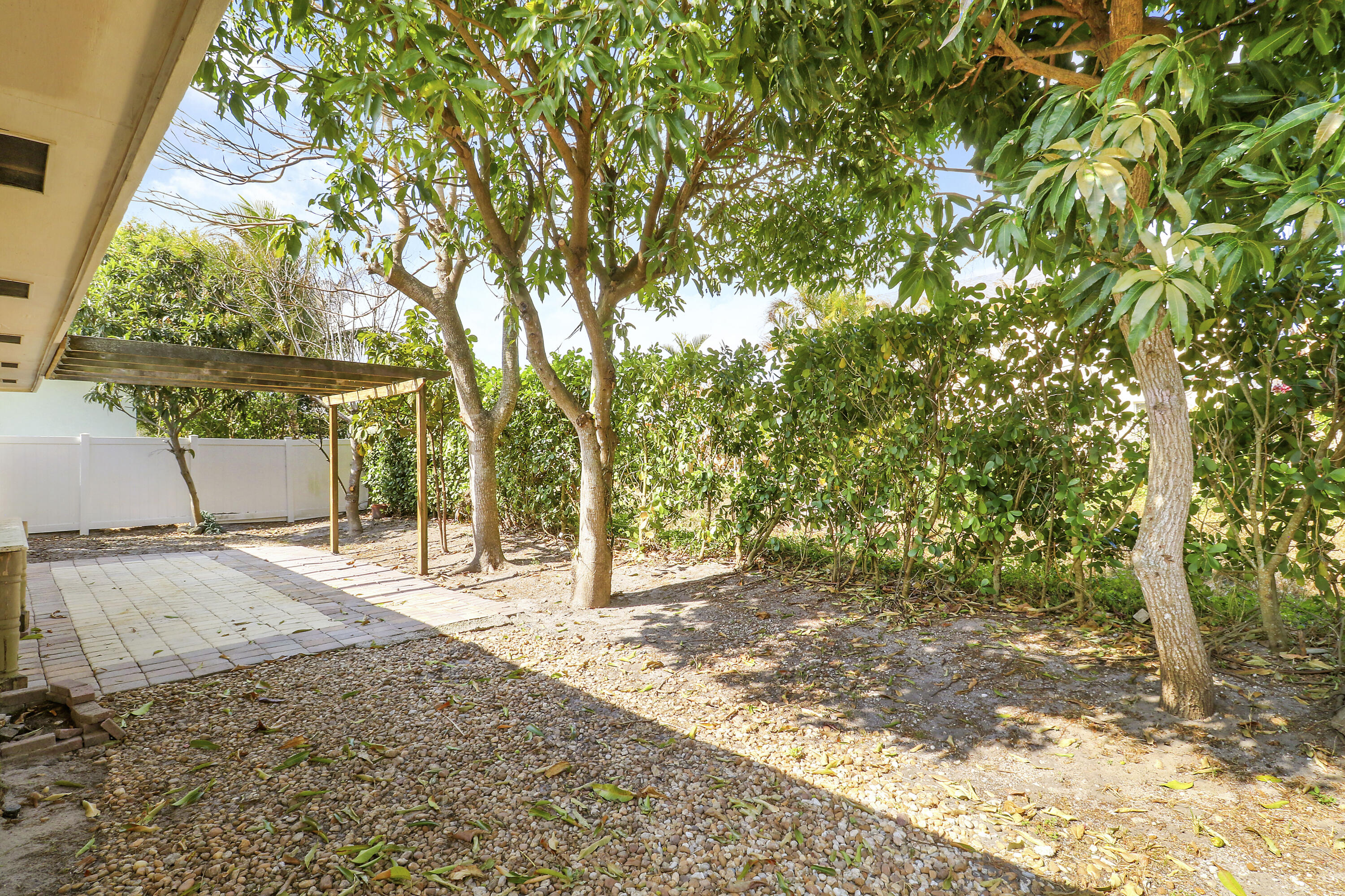 NORTH PALM BEACH HEIGHTS UNREC ON AM-45 - Residential Lease