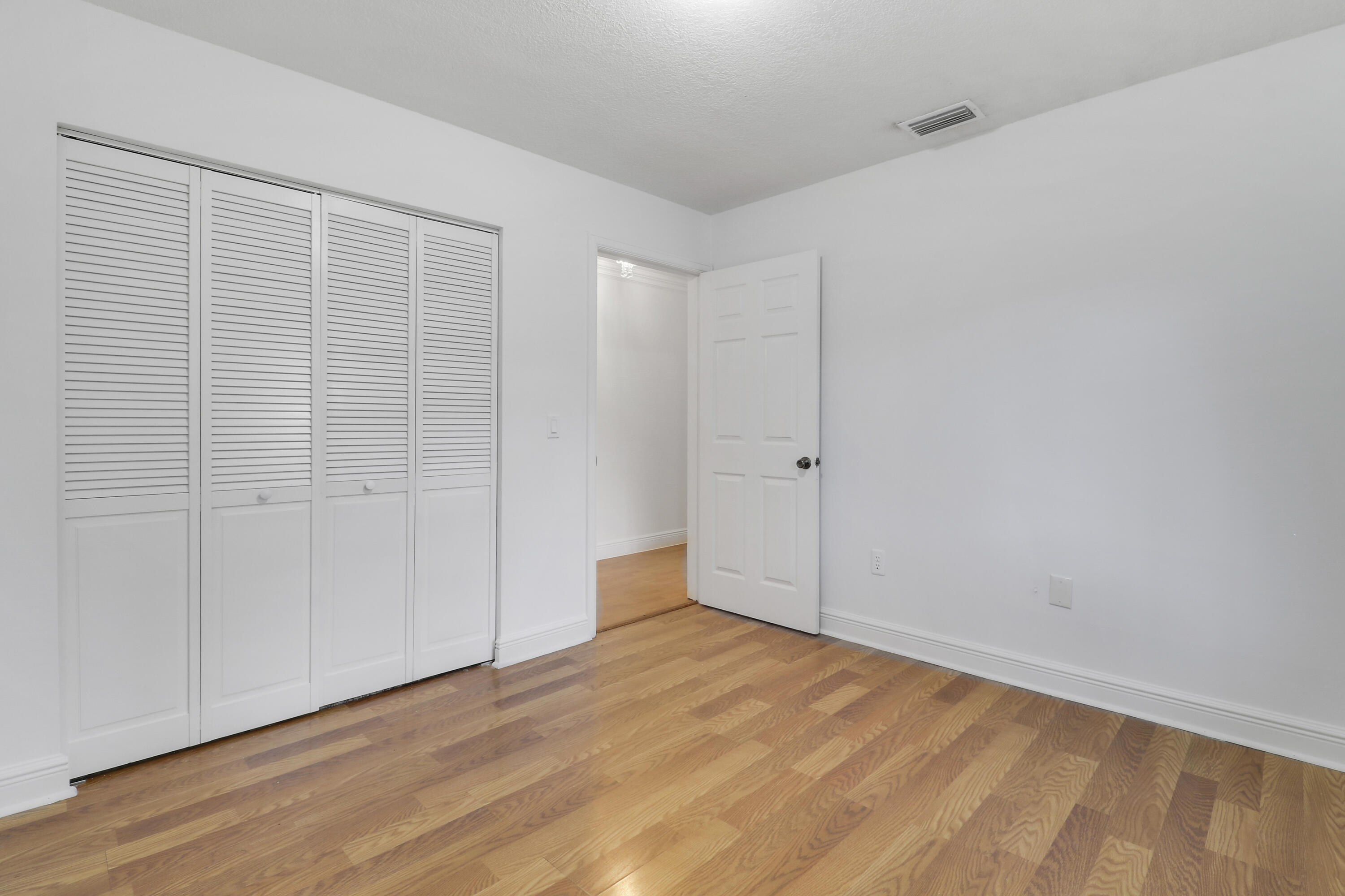 NORTH PALM BEACH HEIGHTS UNREC ON AM-45 - Residential Lease