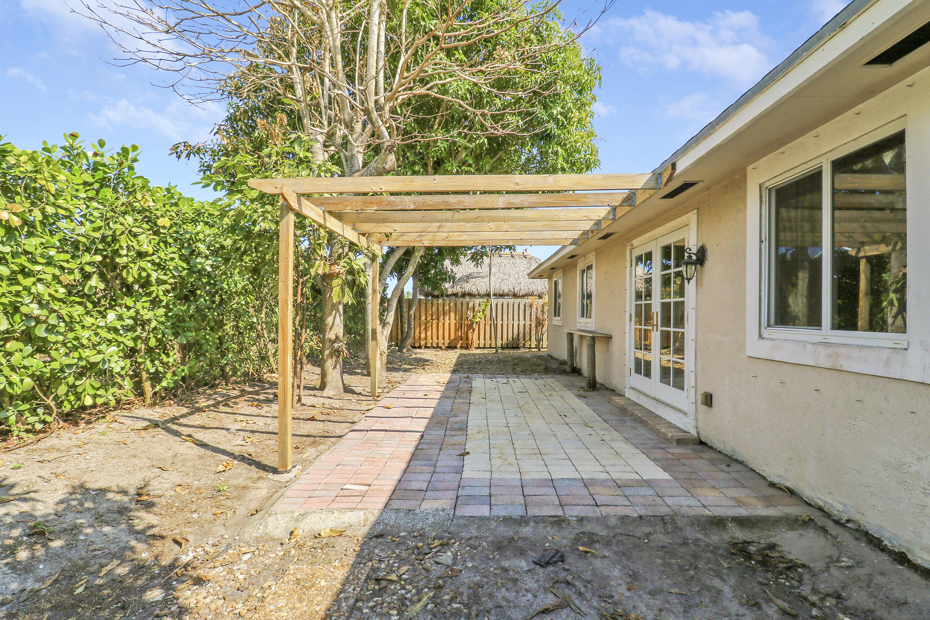 NORTH PALM BEACH HEIGHTS UNREC ON AM-45 - Residential Lease