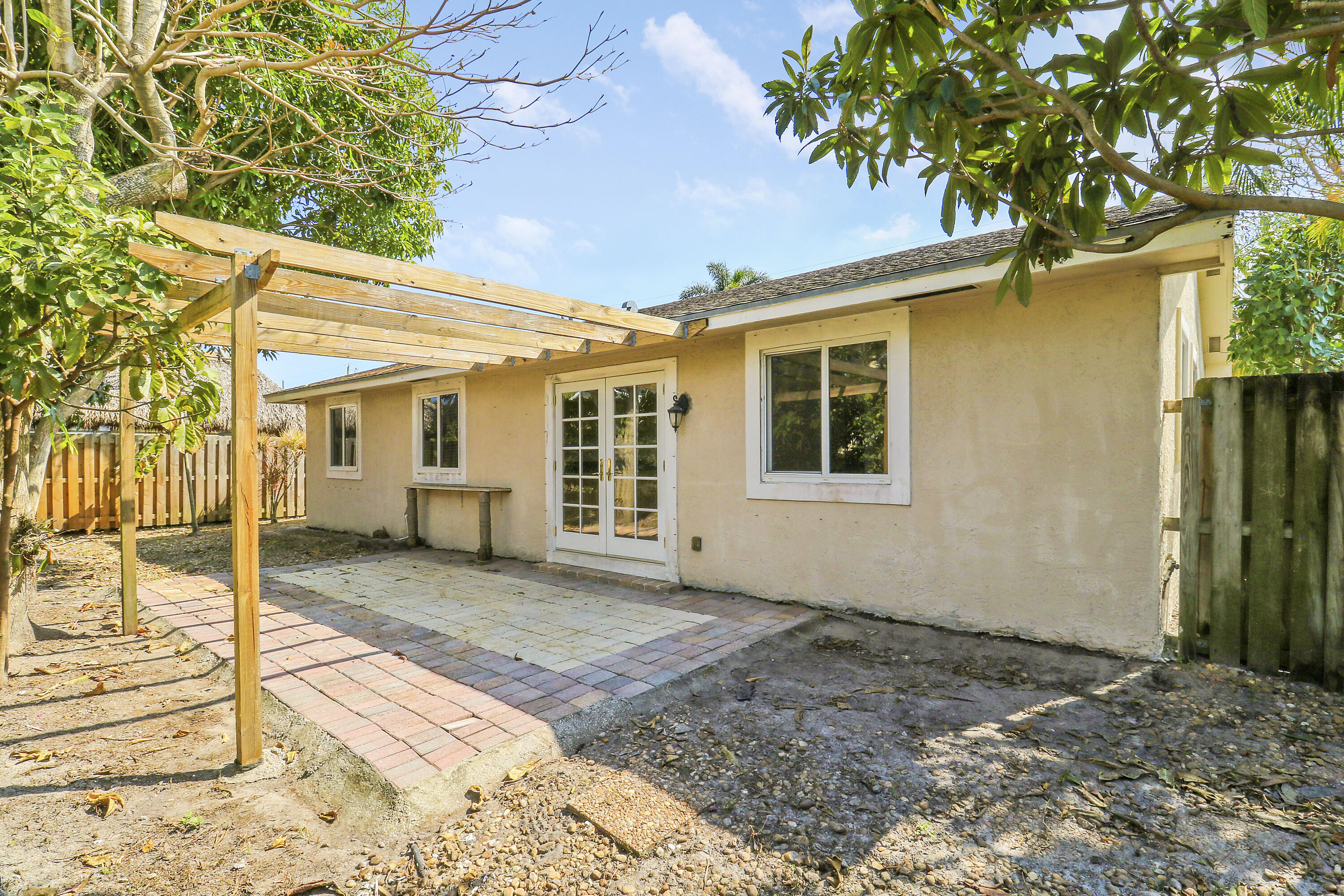 NORTH PALM BEACH HEIGHTS UNREC ON AM-45 - Residential Lease