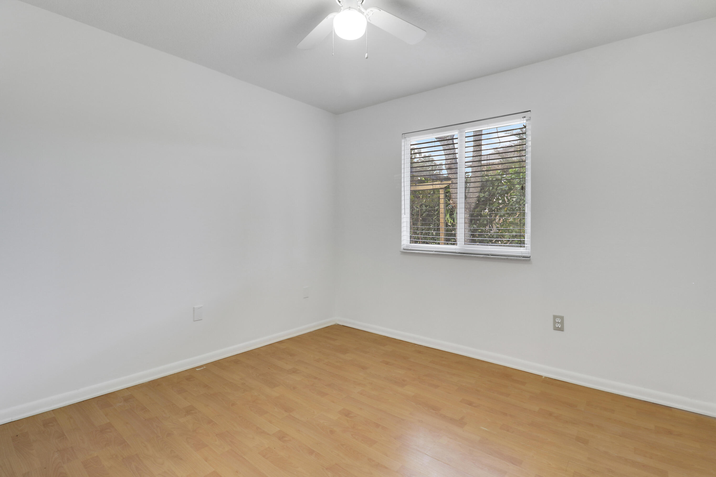 NORTH PALM BEACH HEIGHTS UNREC ON AM-45 - Residential Lease