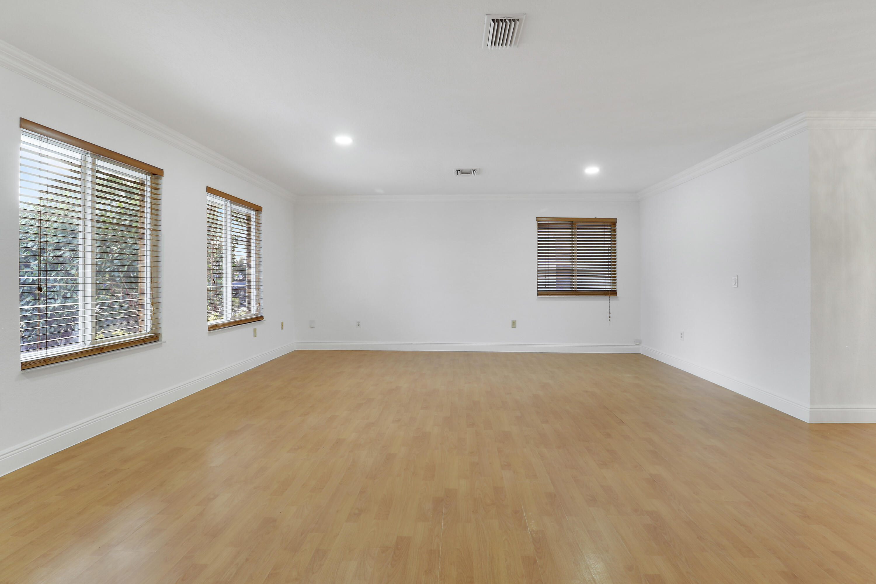 NORTH PALM BEACH HEIGHTS UNREC ON AM-45 - Residential Lease