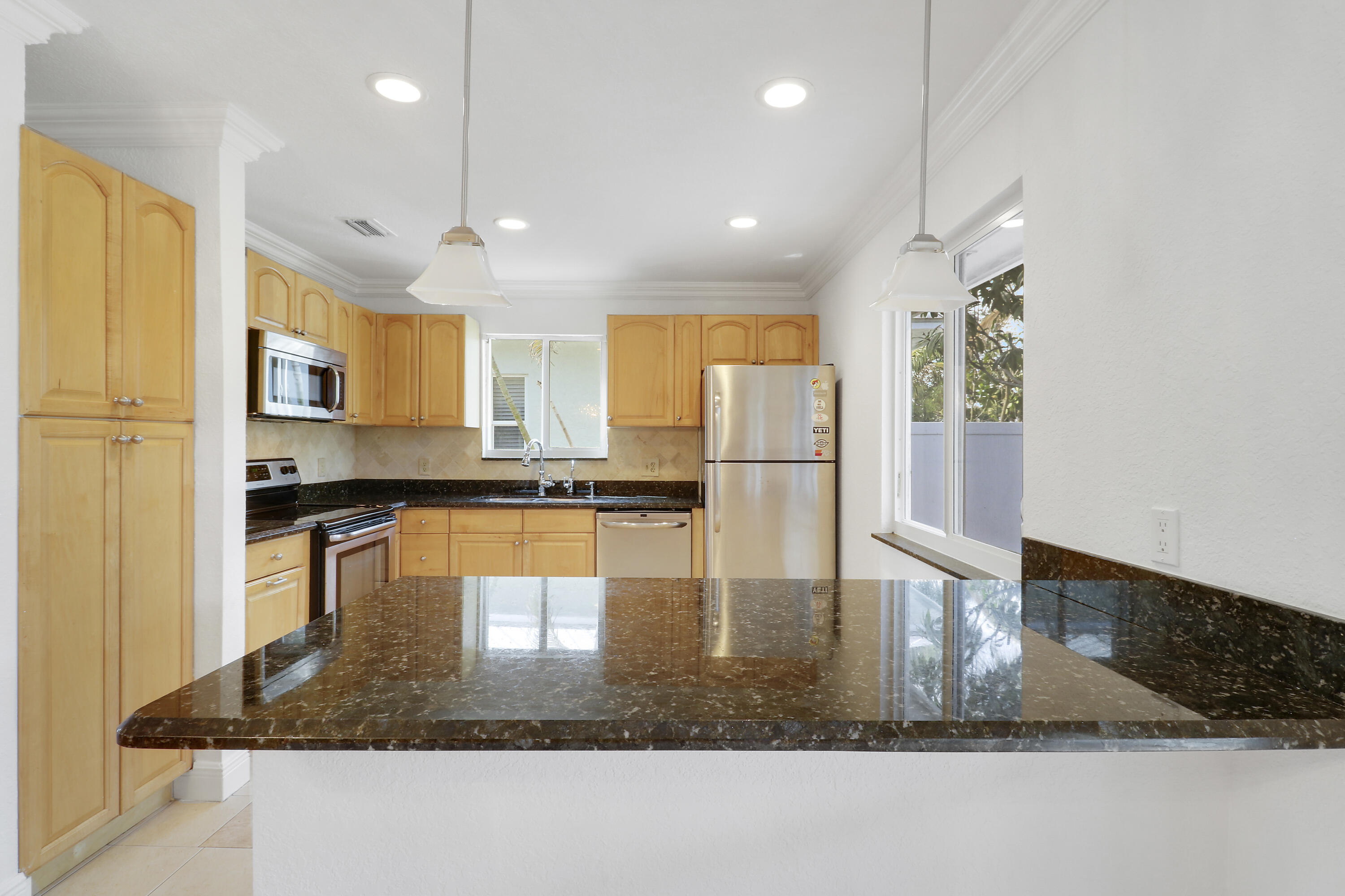 NORTH PALM BEACH HEIGHTS UNREC ON AM-45 - Residential Lease