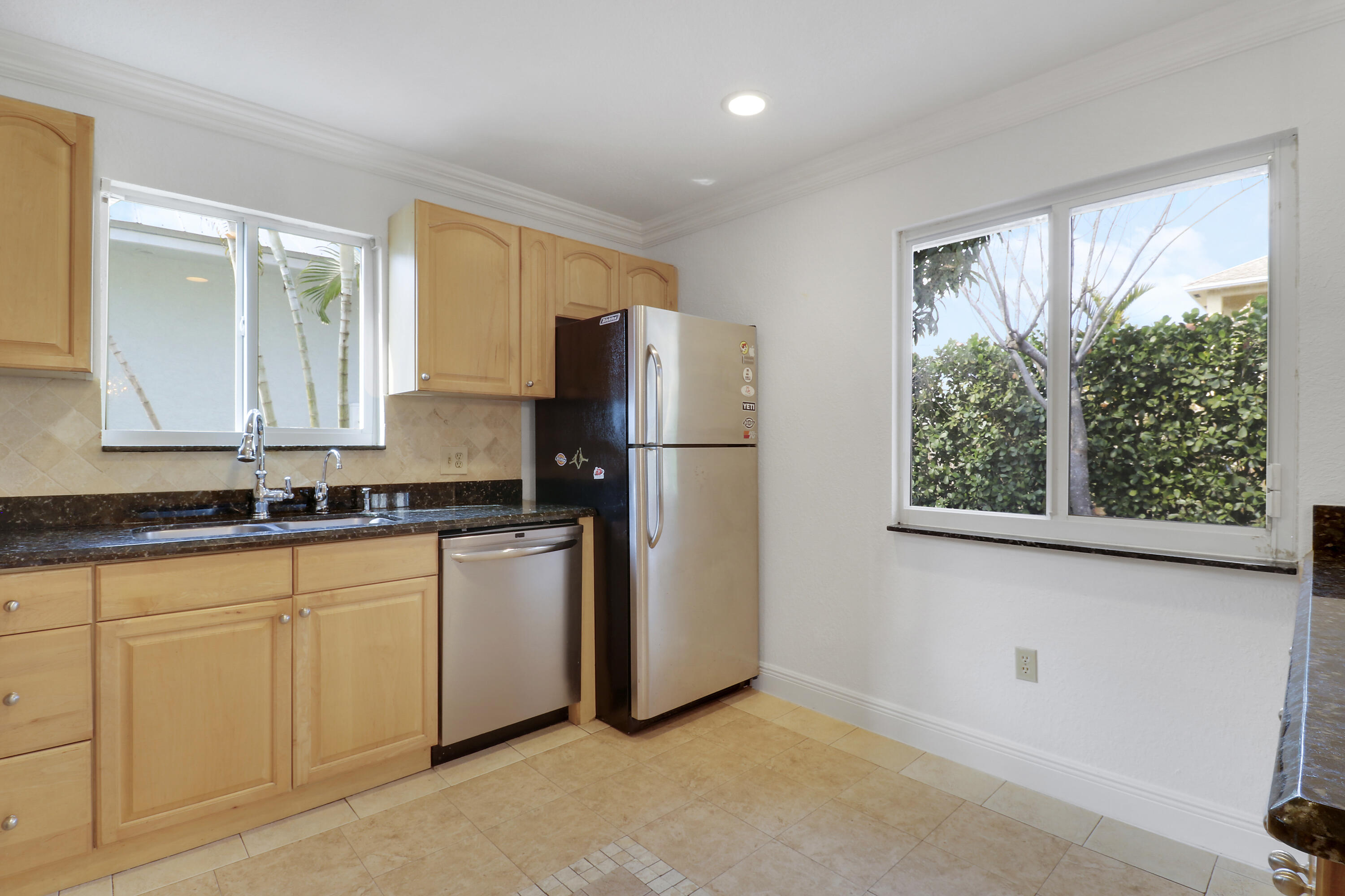 NORTH PALM BEACH HEIGHTS UNREC ON AM-45 - Residential Lease