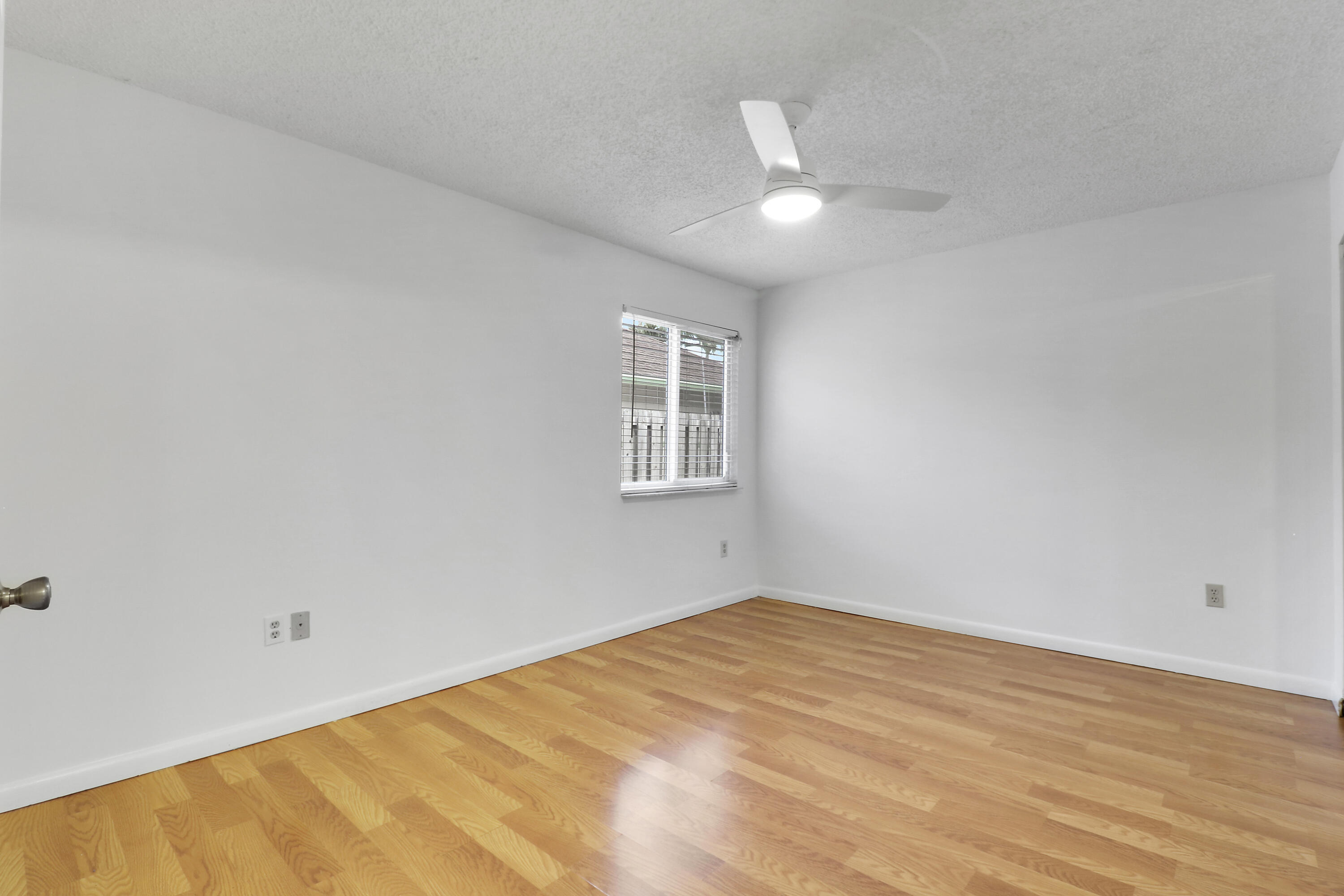 NORTH PALM BEACH HEIGHTS UNREC ON AM-45 - Residential Lease