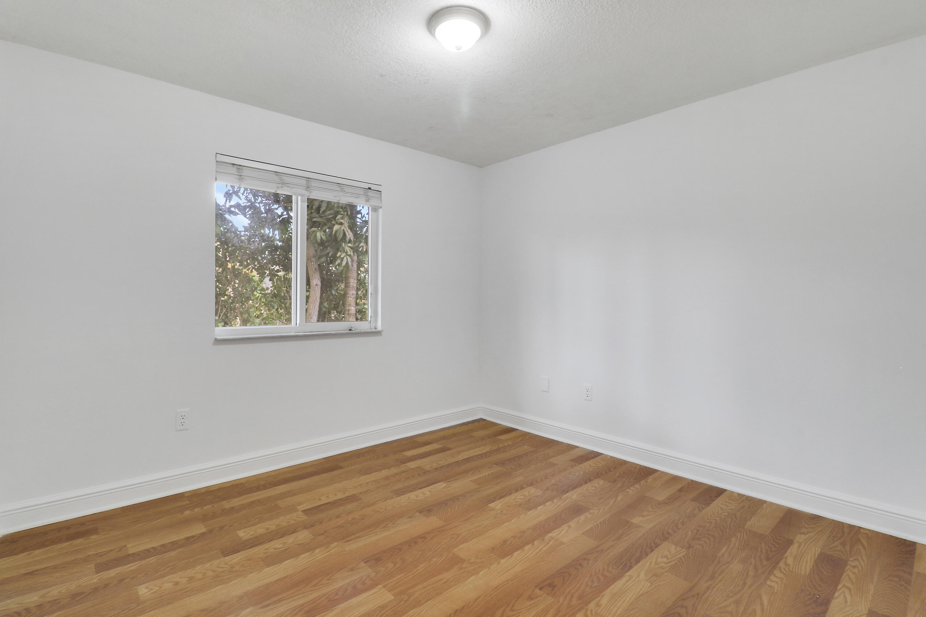 NORTH PALM BEACH HEIGHTS UNREC ON AM-45 - Residential Lease