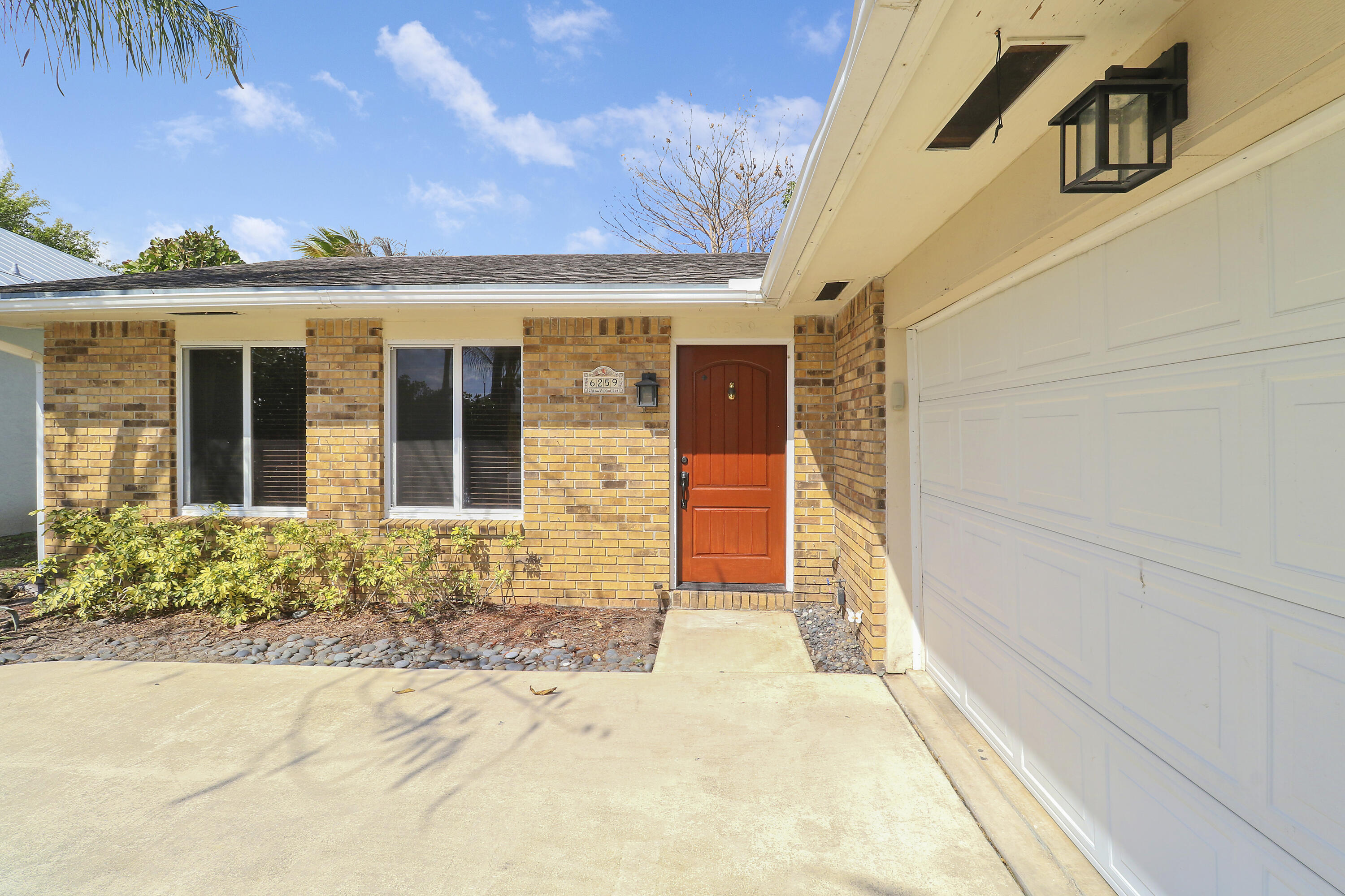 NORTH PALM BEACH HEIGHTS UNREC ON AM-45 - Residential Lease