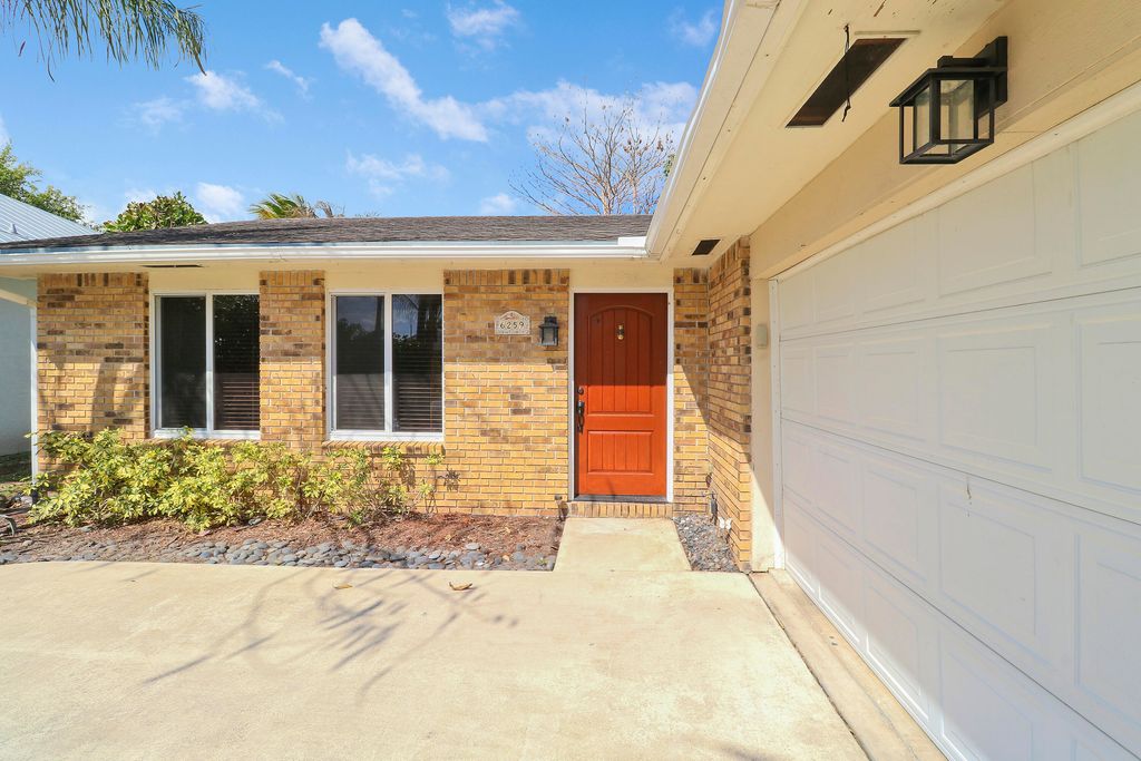 Photo of 6259 Garrett Street, Jupiter, FL 33458 (MLS # R11156451)