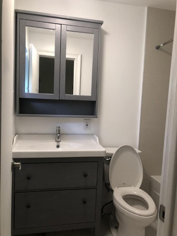 Hollywood Park 4-19 B - Residential Lease