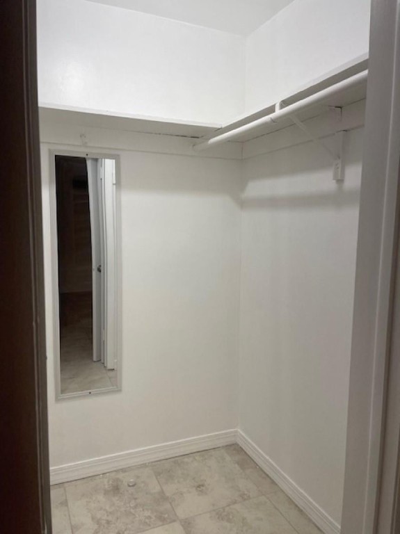 Hollywood Park 4-19 B - Residential Lease