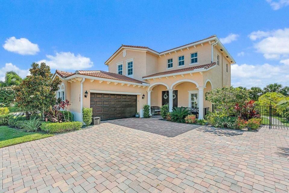160 Rudder Cay Way, Jupiter, FL, 33458/$1,499,000 3 160 Rudder Cay Way