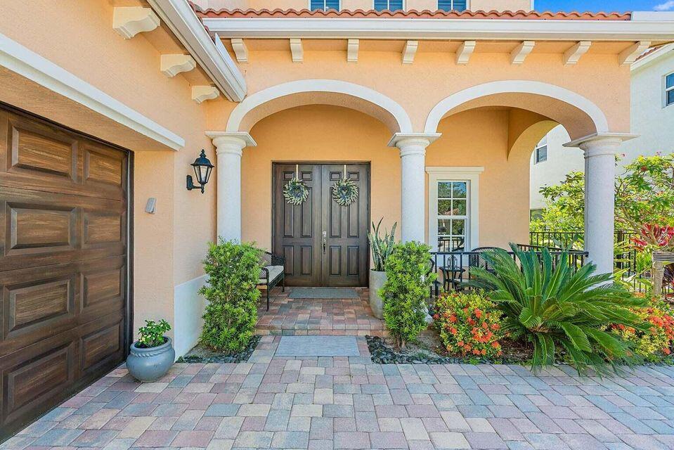 160 Rudder Cay Way, Jupiter, FL, 33458/$1,499,000 4 160 Rudder Cay Way