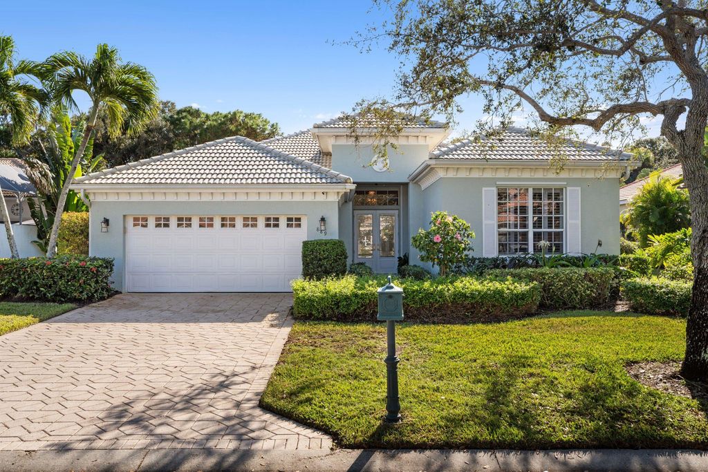 Photo of 889 Island Club Square, Vero Beach, FL 32963 (MLS # R11124141)