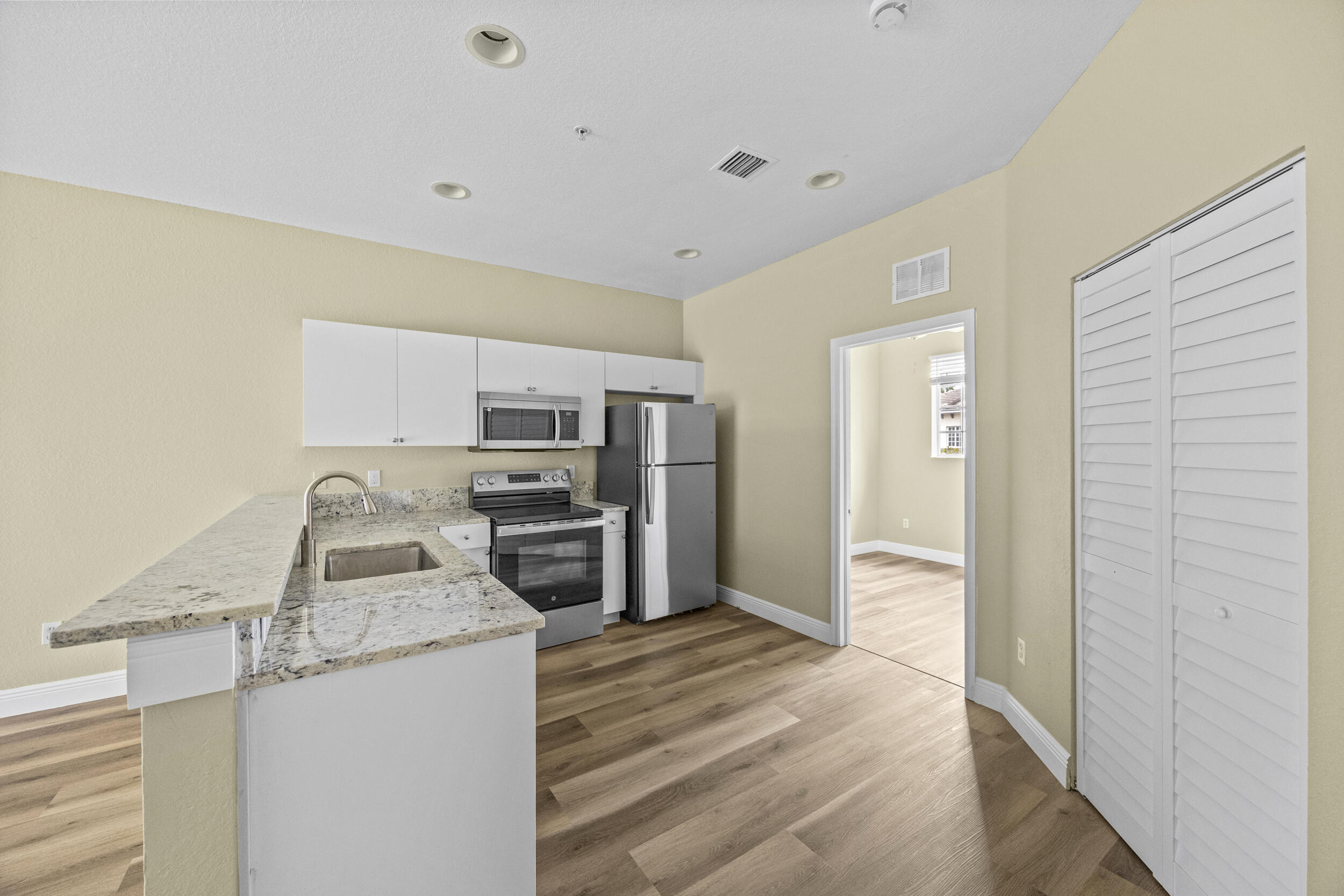 MARSH HARBOUR 52 CONDO - Residential