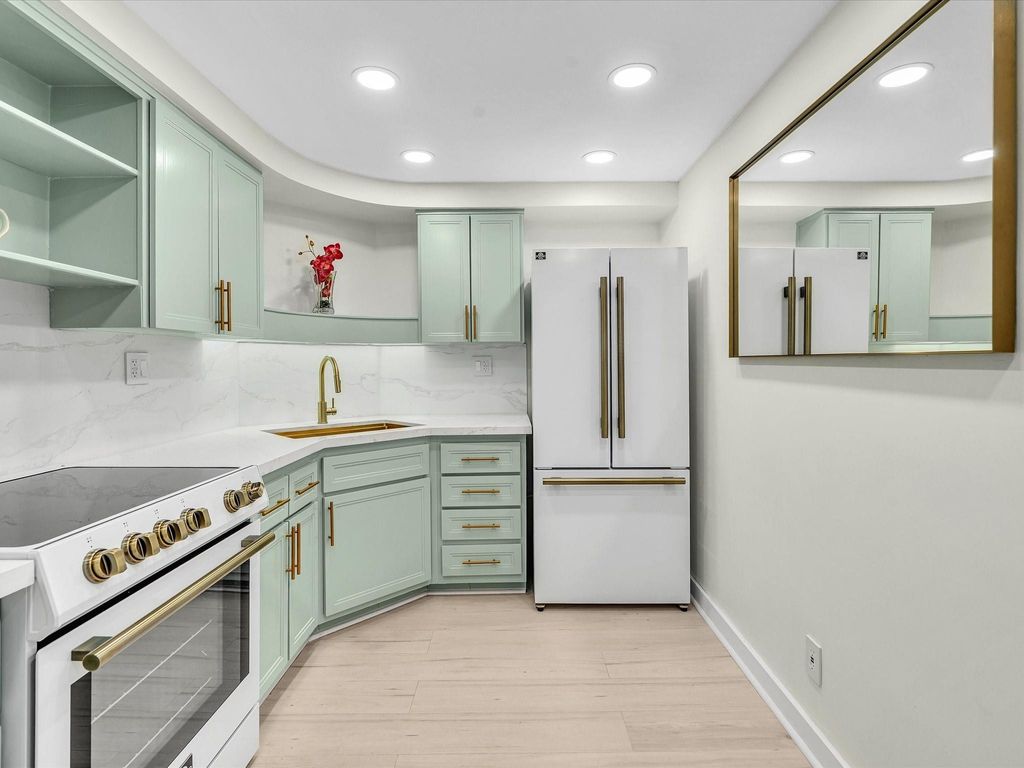 Photo of 3300 NE 36th Street #220, Fort Lauderdale, FL 33308 (MLS # F10556069)