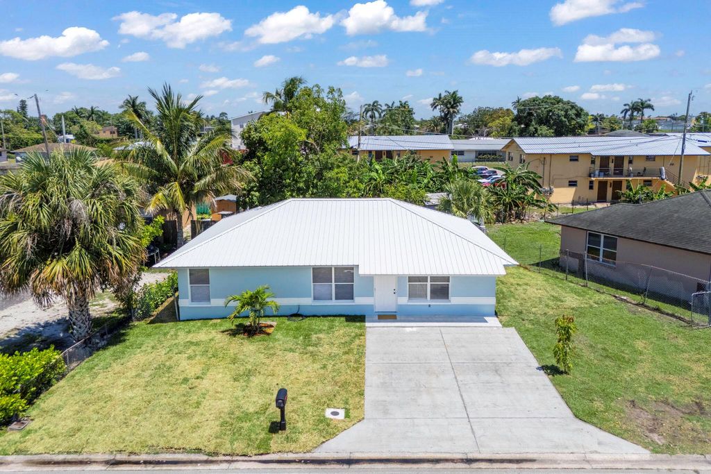 Photo of 561 SW 10th Street, Belle Glade, FL 33430 (MLS # R11091662)