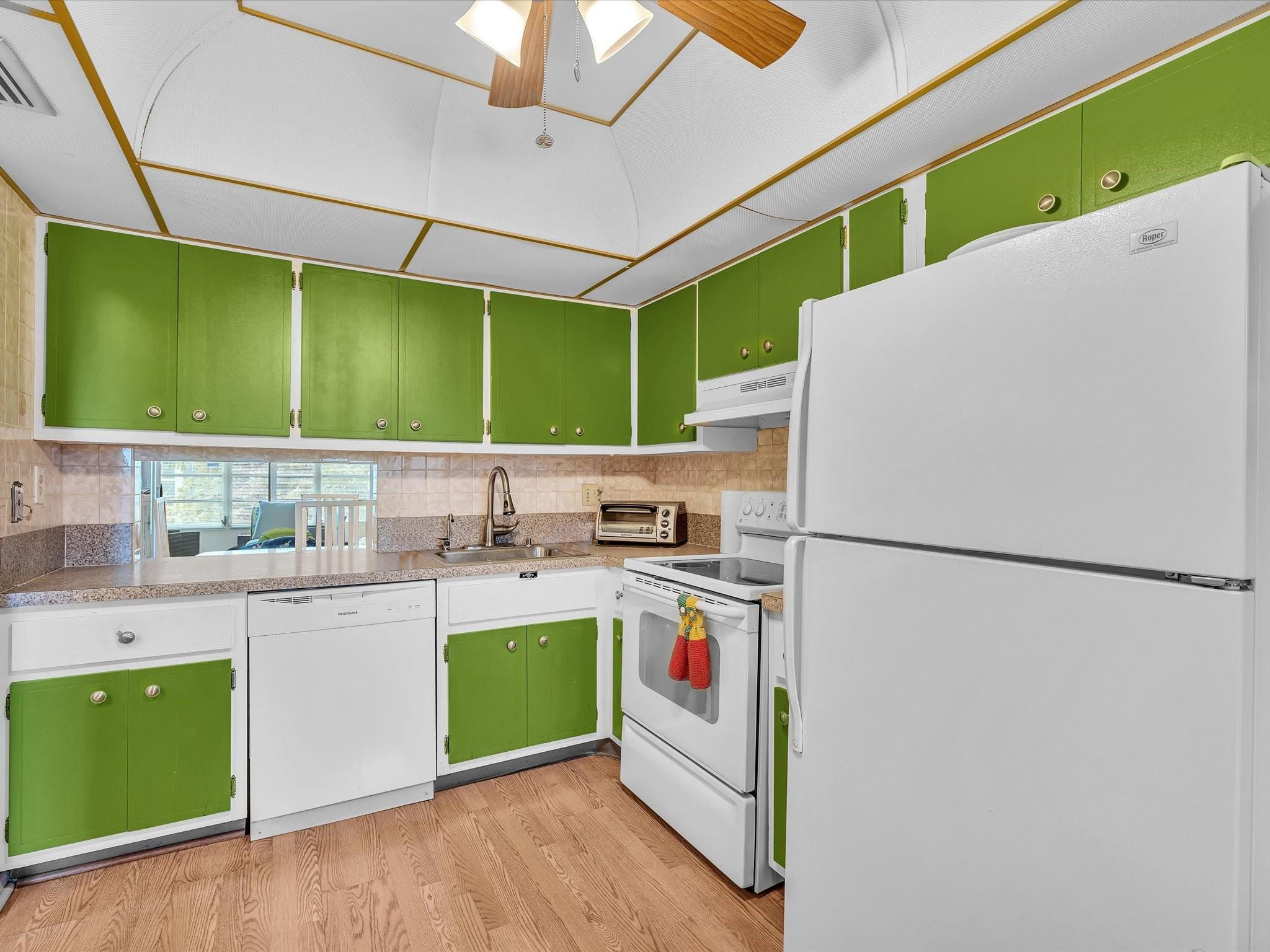 Lauderdale Oaks - Residential