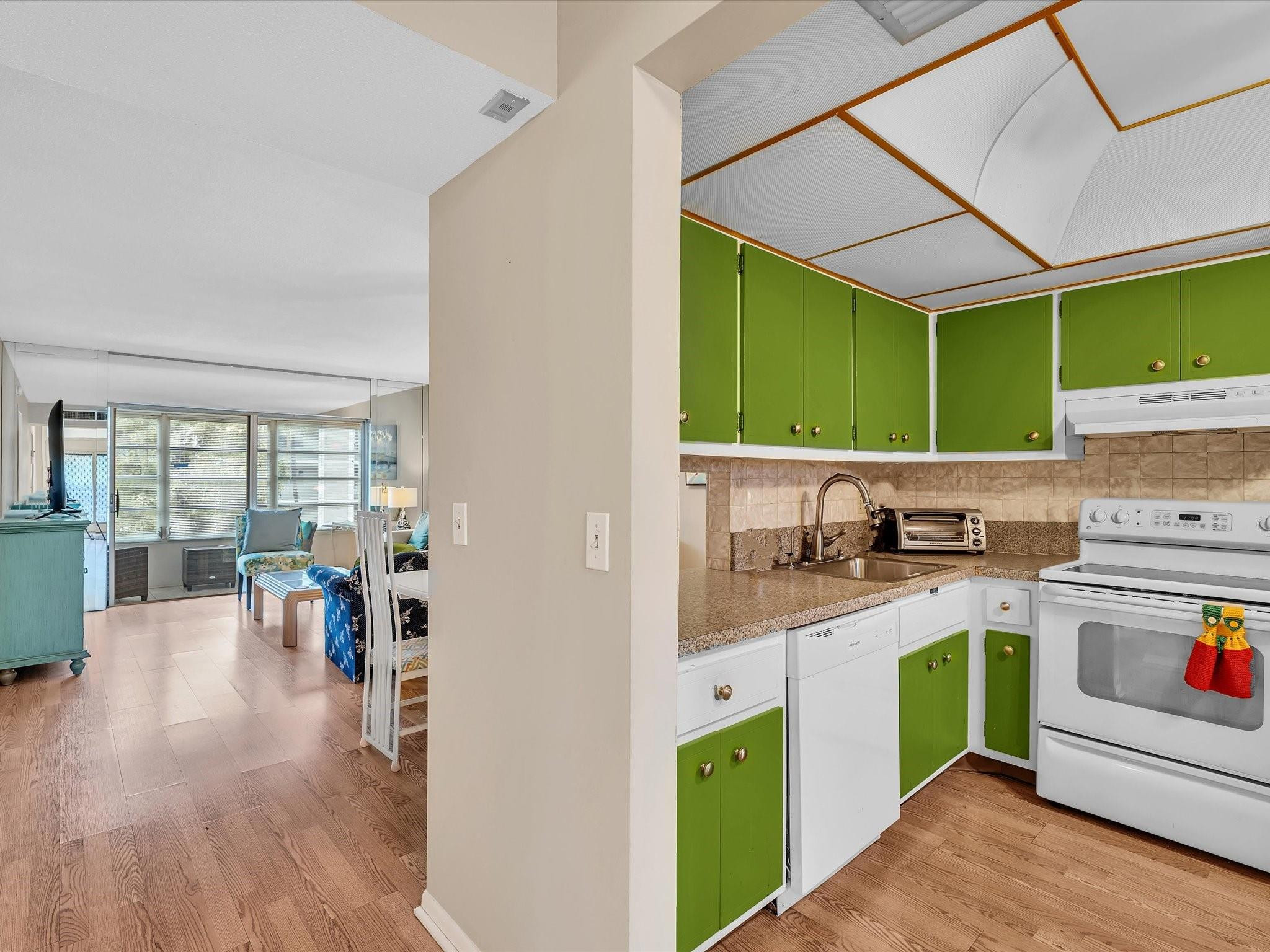 Lauderdale Oaks - Residential