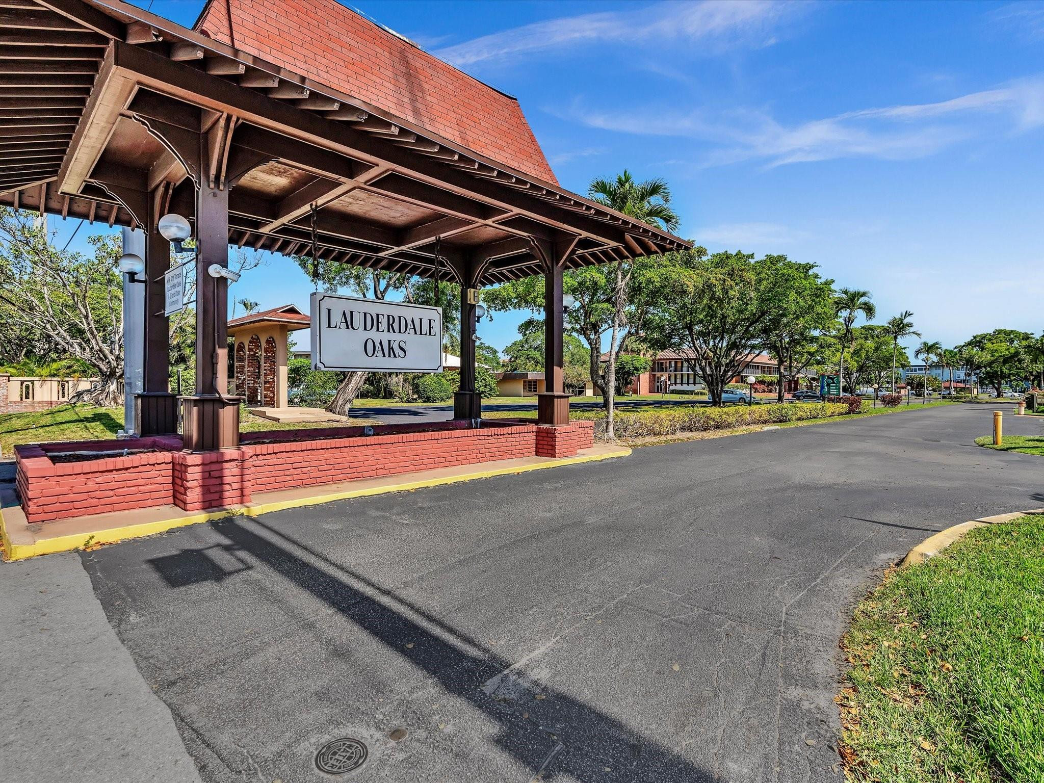 Lauderdale Oaks - Residential