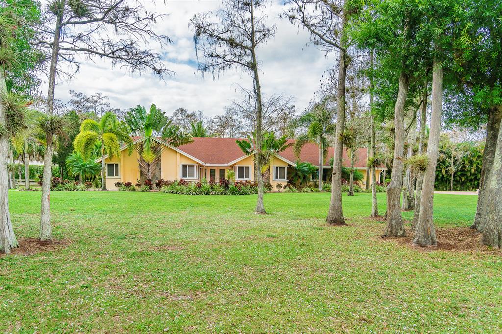 PADDOCK PARK 2 OF WELLINGTON - Residential