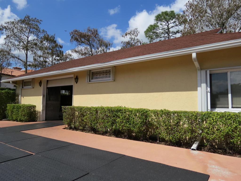 PADDOCK PARK 2 OF WELLINGTON - Residential