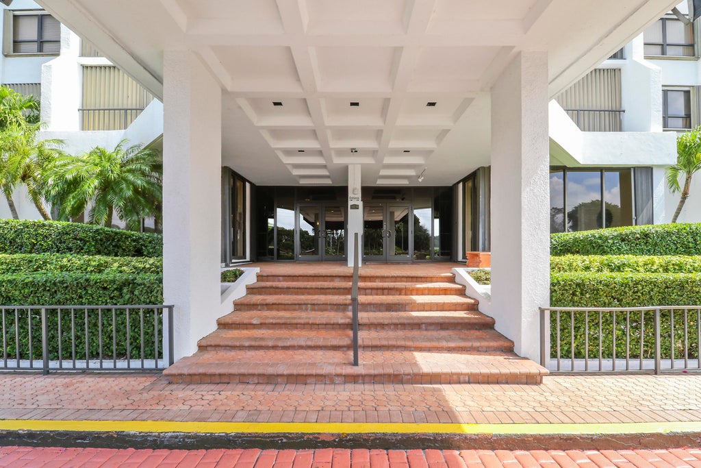 Photo of 5600 N FLAGLER Drive #1001, West Palm Beach, FL 33407 (MLS # B26059126)