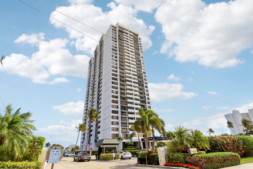 Photo of 5600 N FLAGLER Drive #1001, West Palm Beach, FL 33407 (MLS # B26059126)