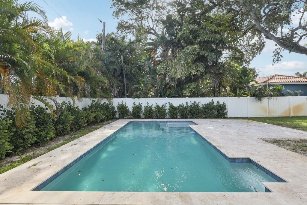 Photo of 1547 NE 39th Street, Oakland Park, FL 33334 (MLS # F10499702)