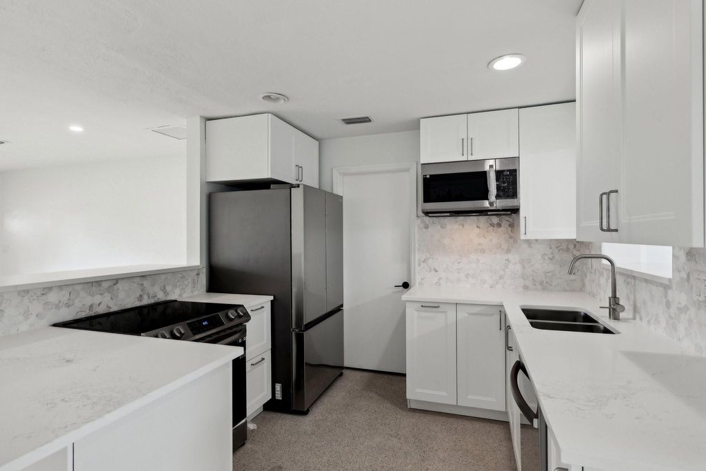 Photo of 1547 NE 39th Street, Oakland Park, FL 33334 (MLS # F10499702)