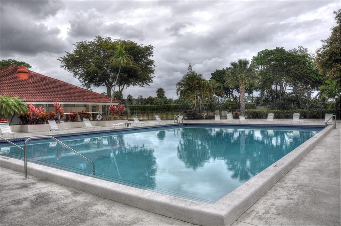 Lake Emerald Condominiums - Residential