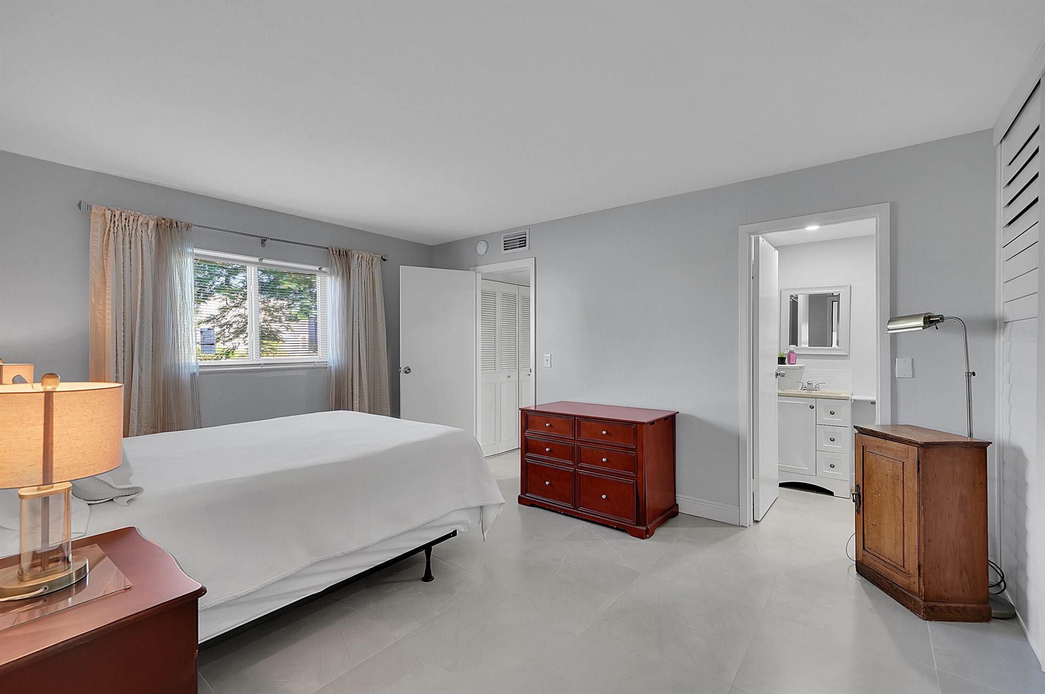 KINGS POINT FLANDERS COND - Residential