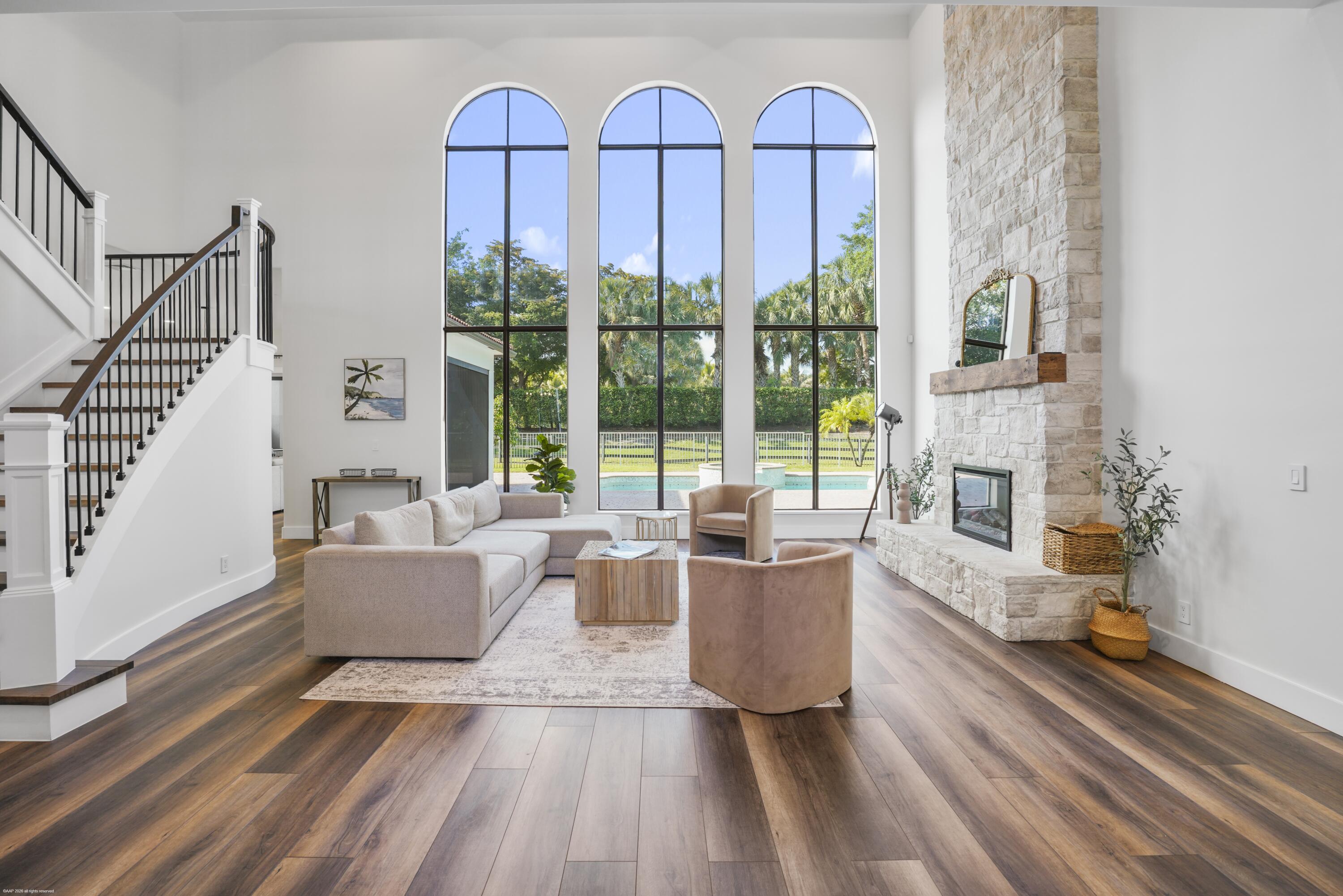 EQUESTRIAN CLUB - Residential