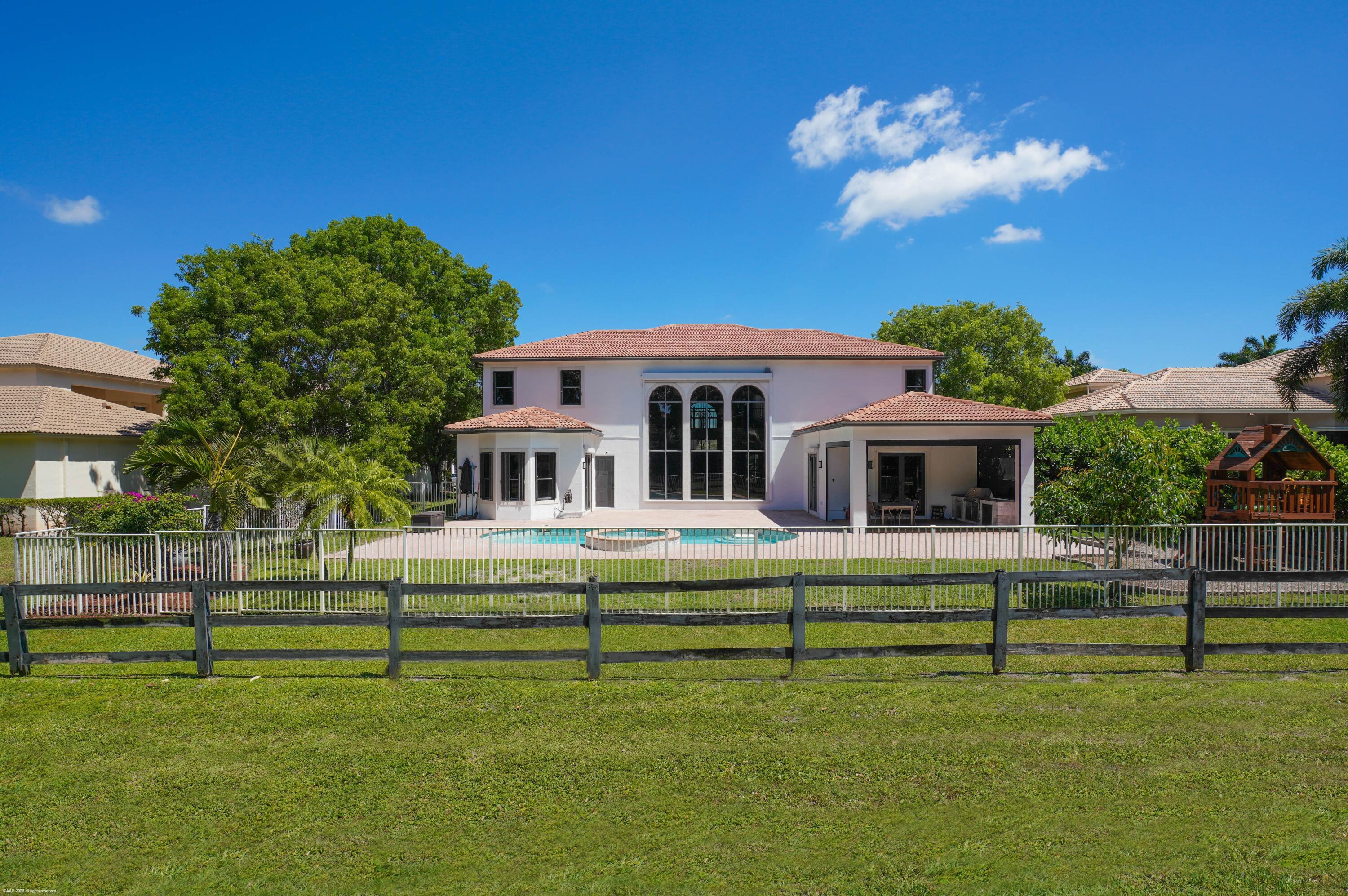 EQUESTRIAN CLUB - Residential