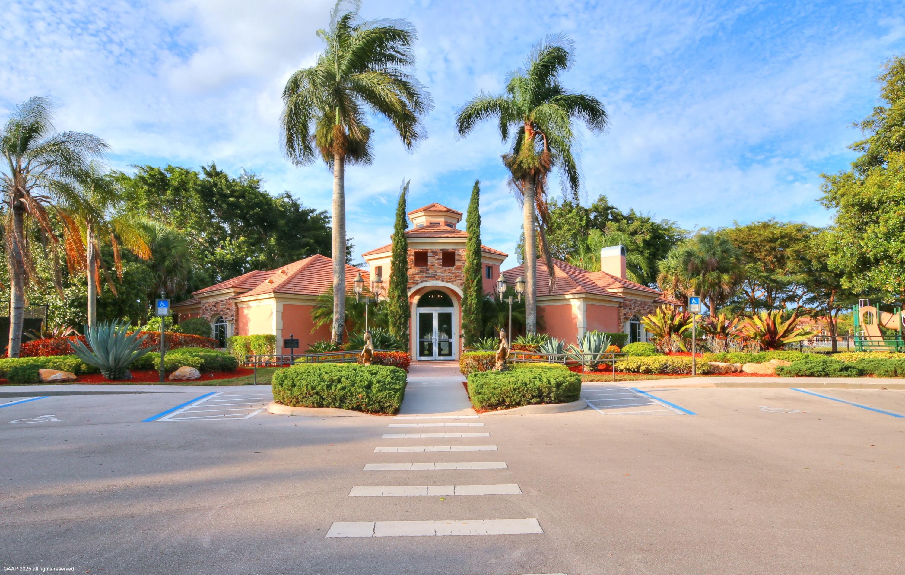 EQUESTRIAN CLUB - Residential