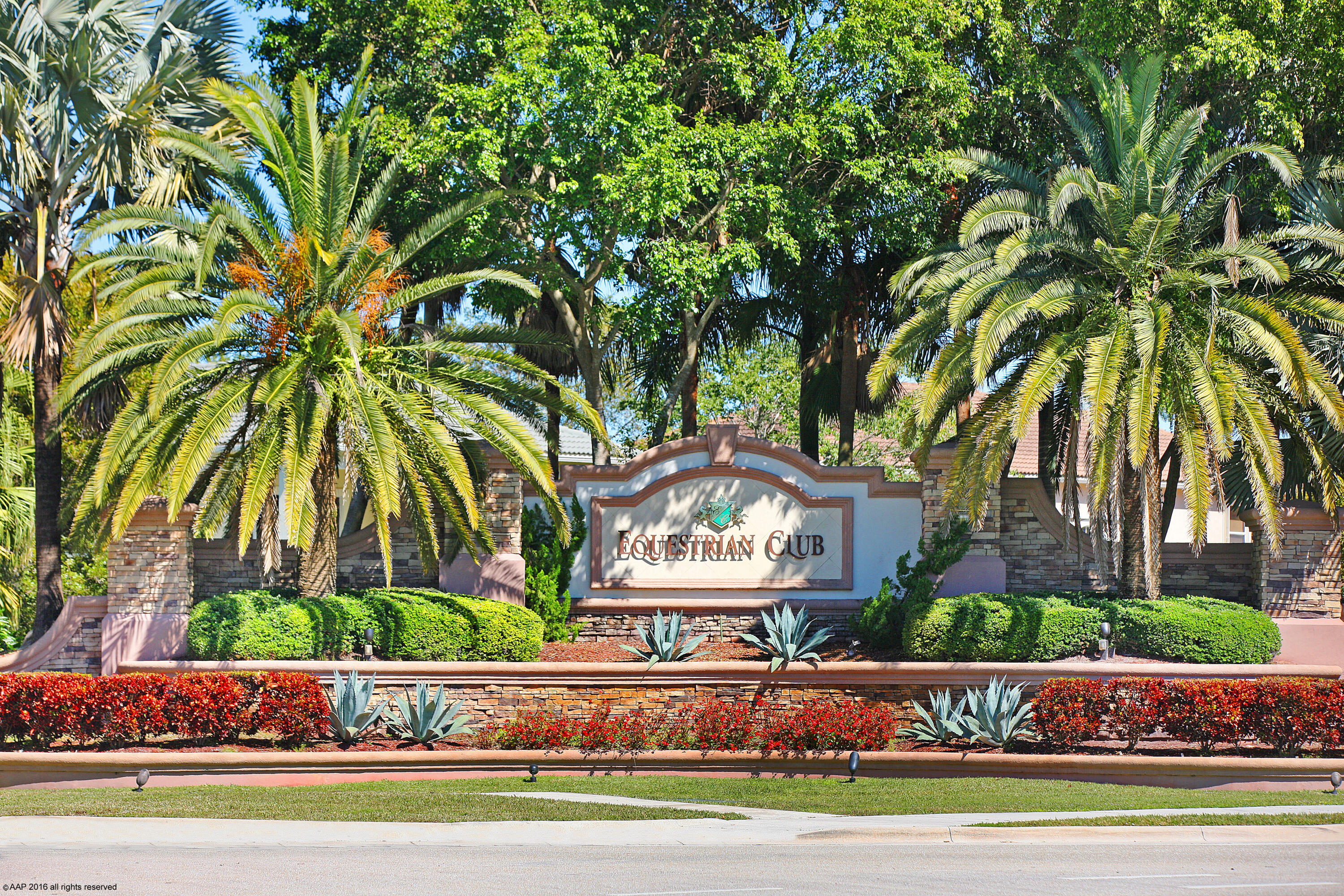 EQUESTRIAN CLUB - Residential