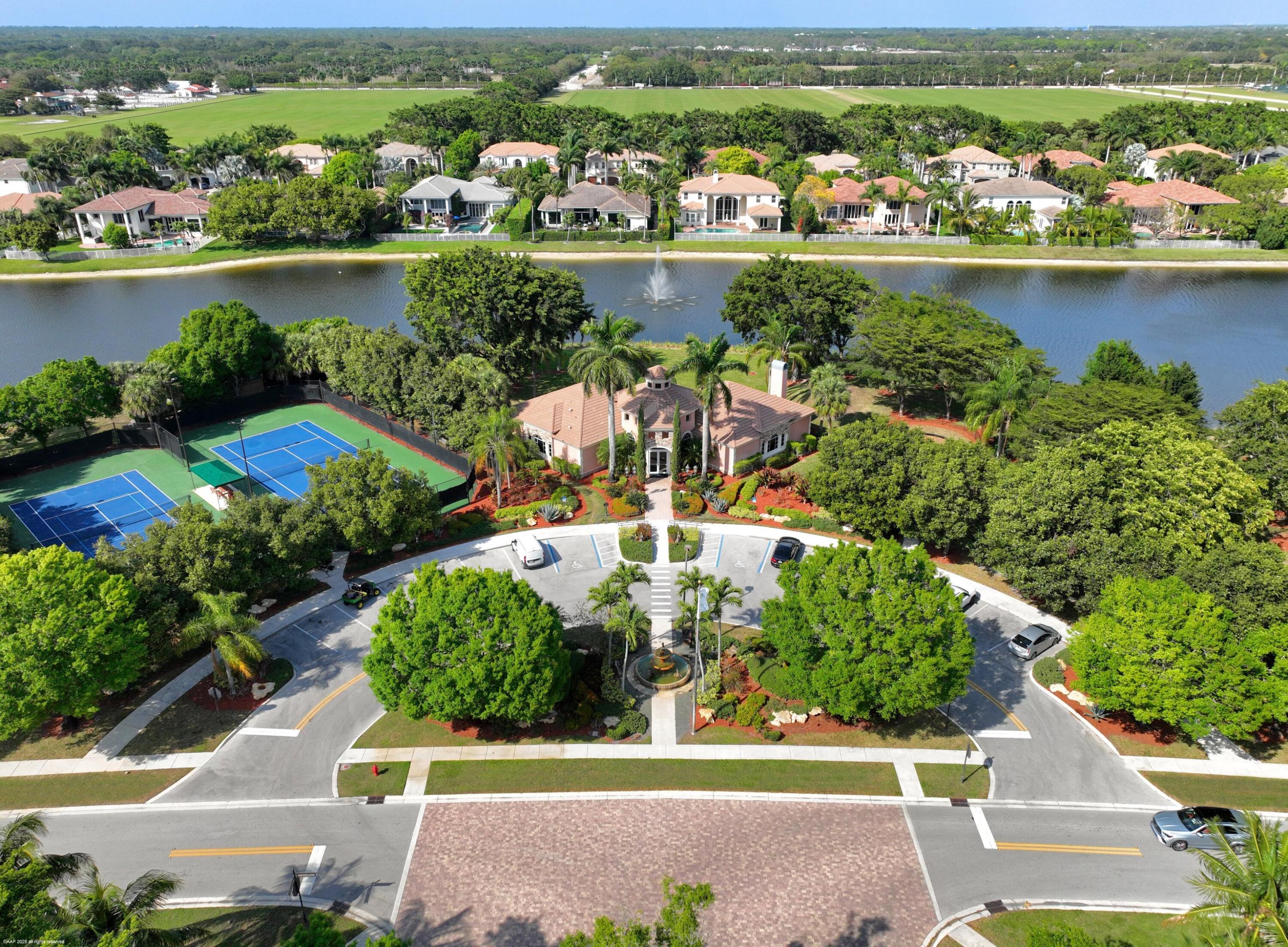EQUESTRIAN CLUB - Residential