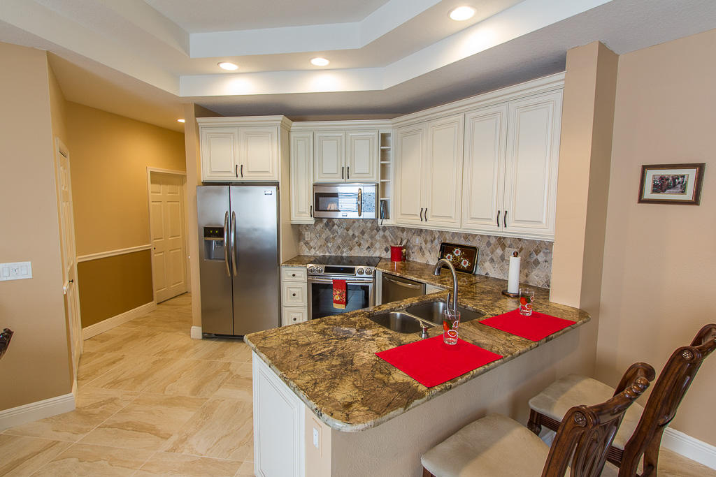 CASTLE PINES CONDOMINIUM - Residential Lease