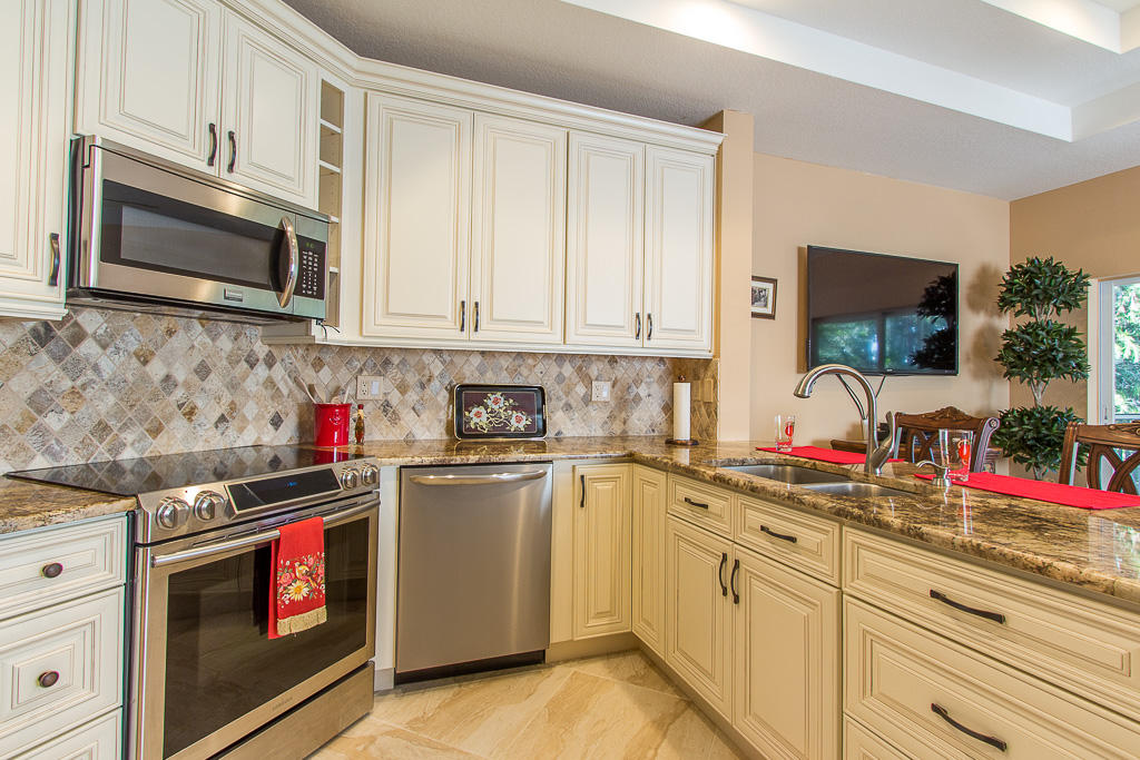 CASTLE PINES CONDOMINIUM - Residential Lease