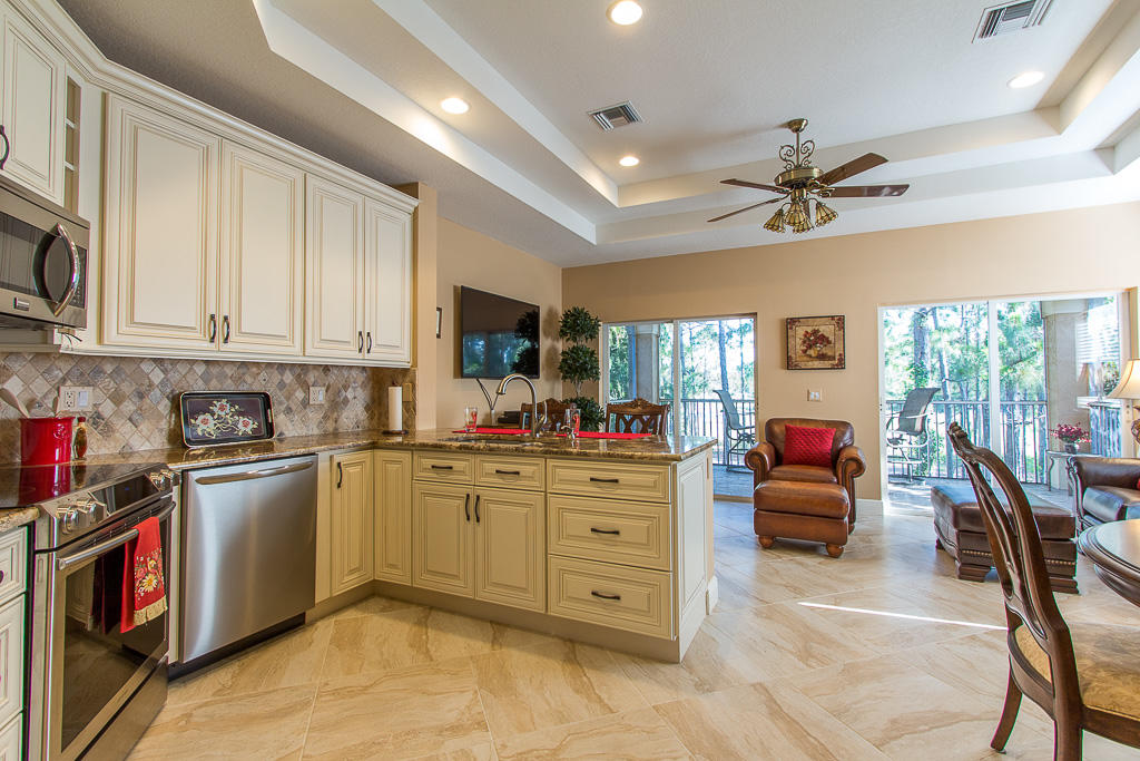 CASTLE PINES CONDOMINIUM - Residential Lease